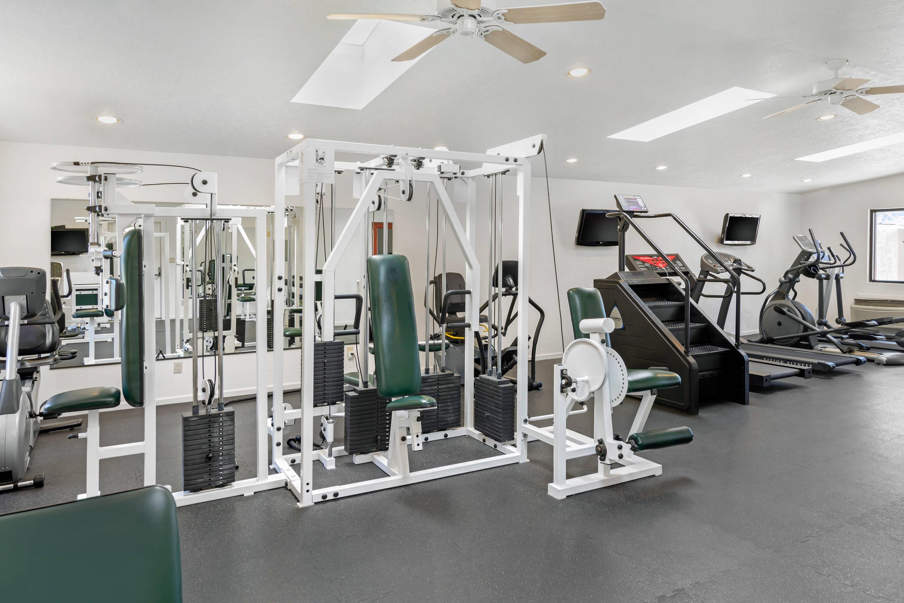 Fitness center | Econo Lodge Socorro