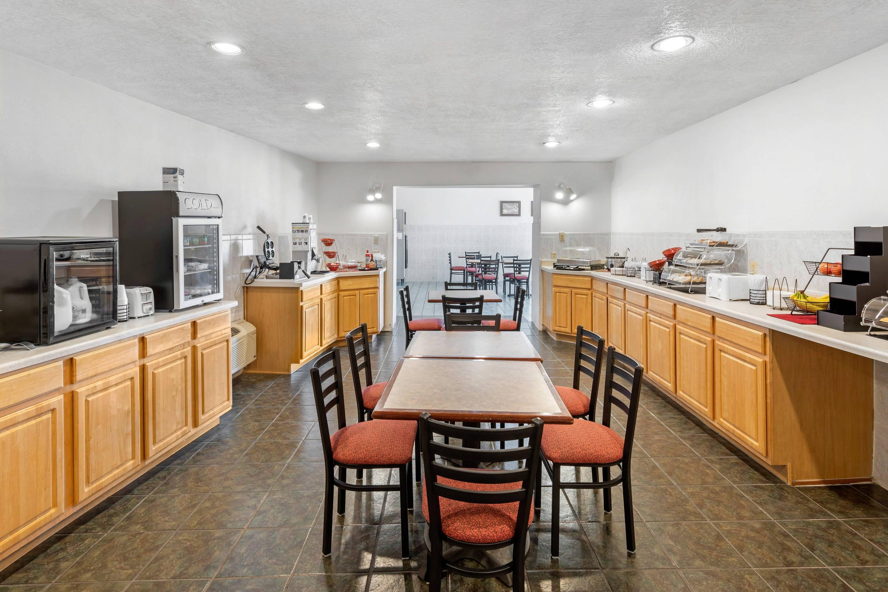 Free breakfast | Econo Lodge Socorro