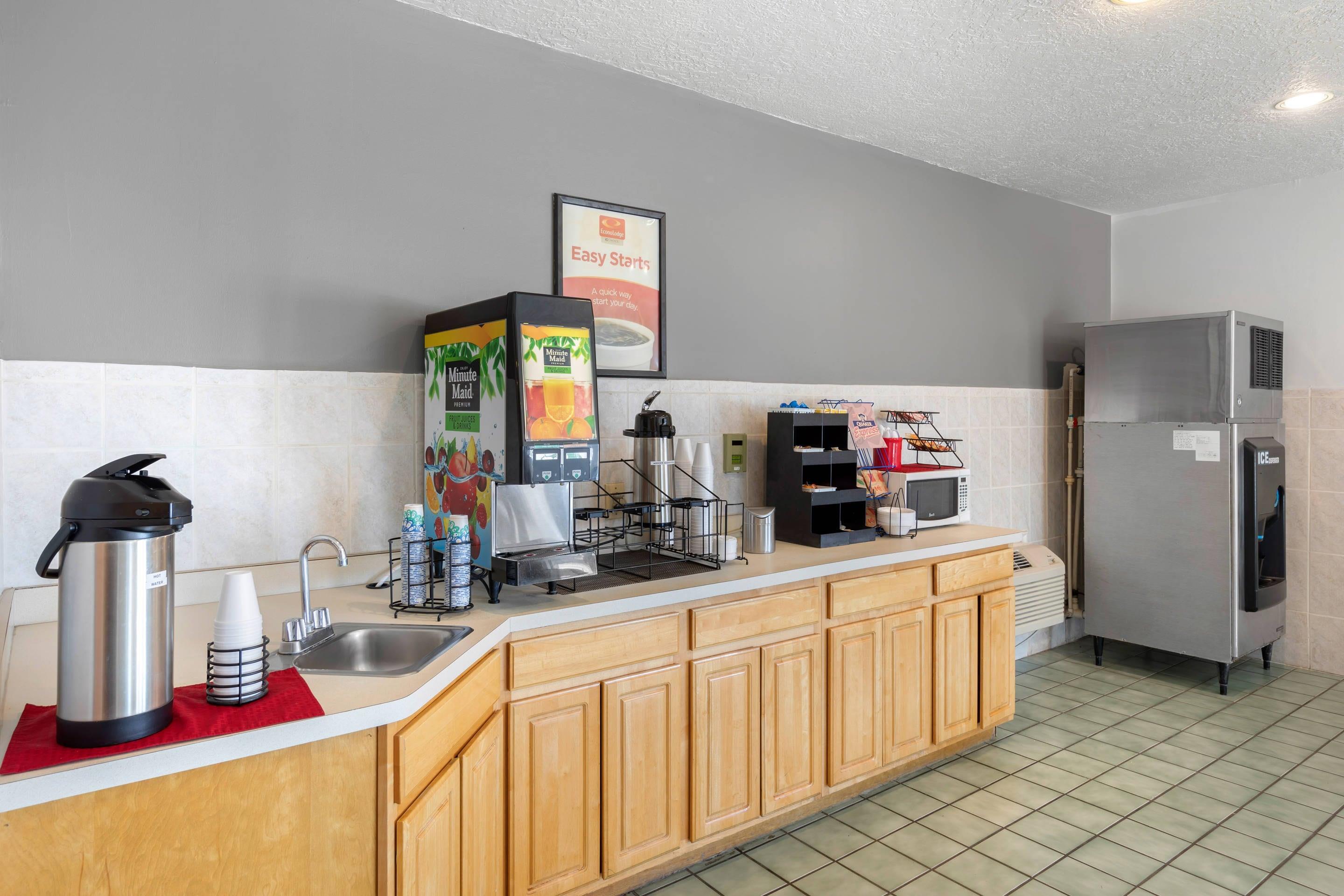 Breakfast counter | Econo Lodge Socorro