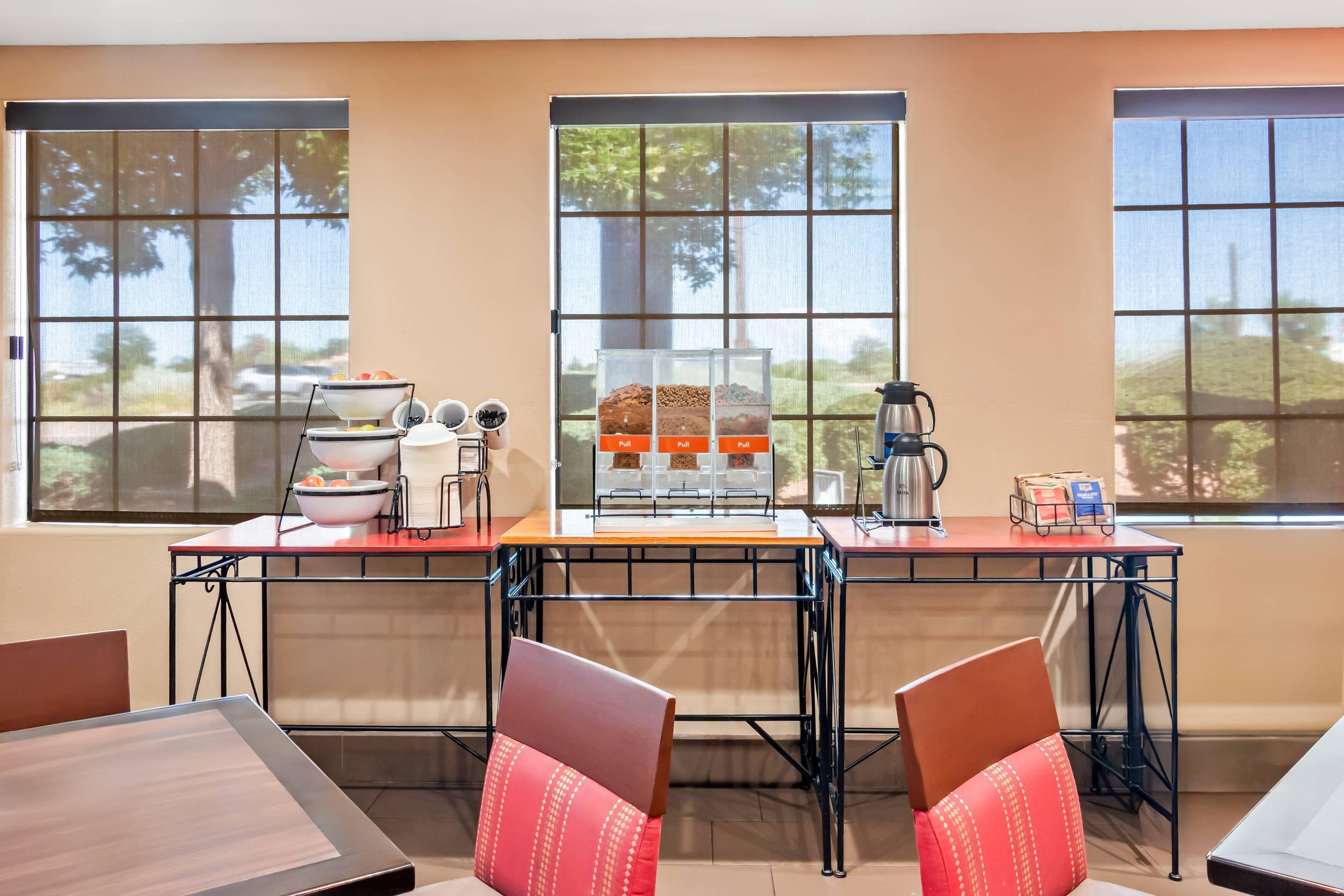 Breakfast area | Comfort Inn Santa Fe