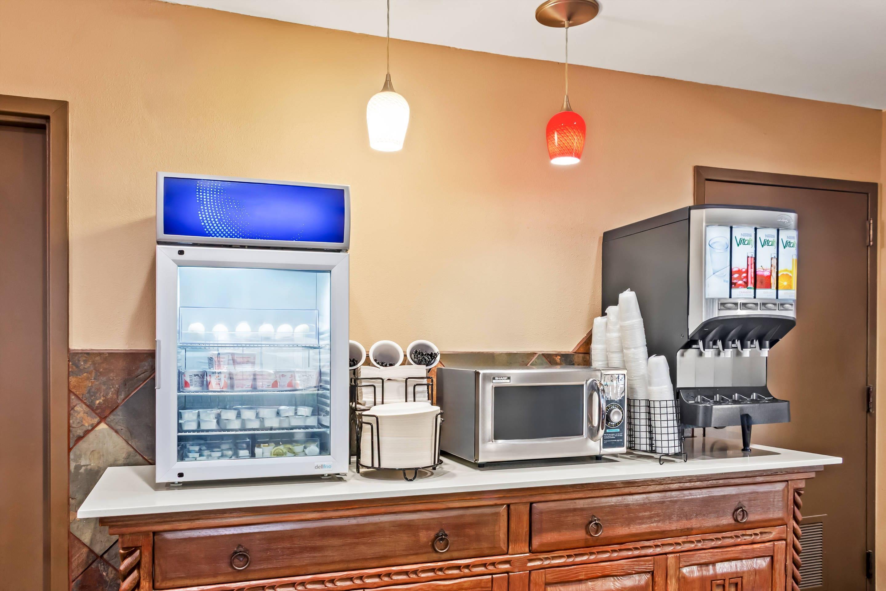 Breakfast area | Comfort Inn Santa Fe