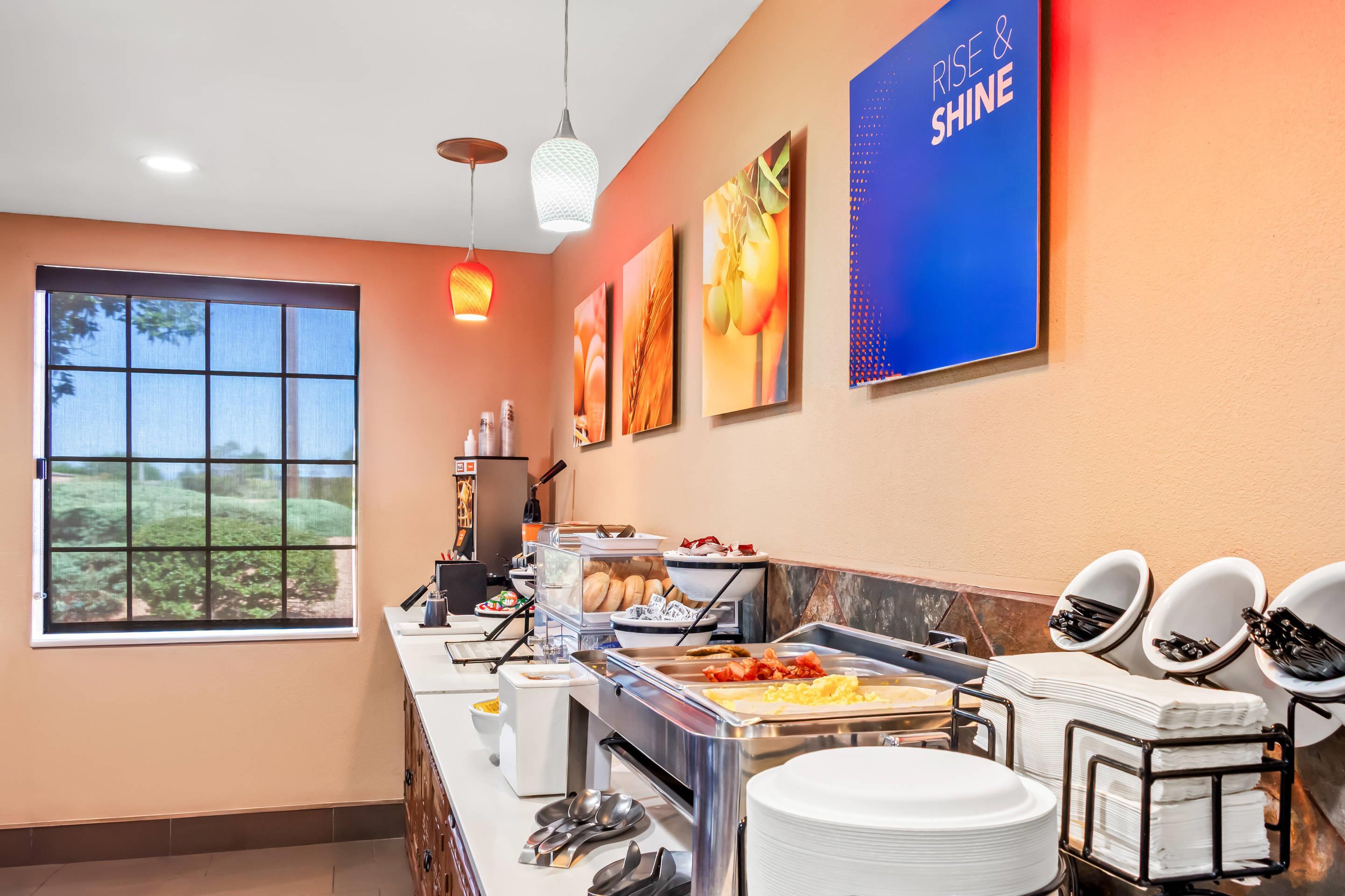 Breakfast area | Comfort Inn Santa Fe