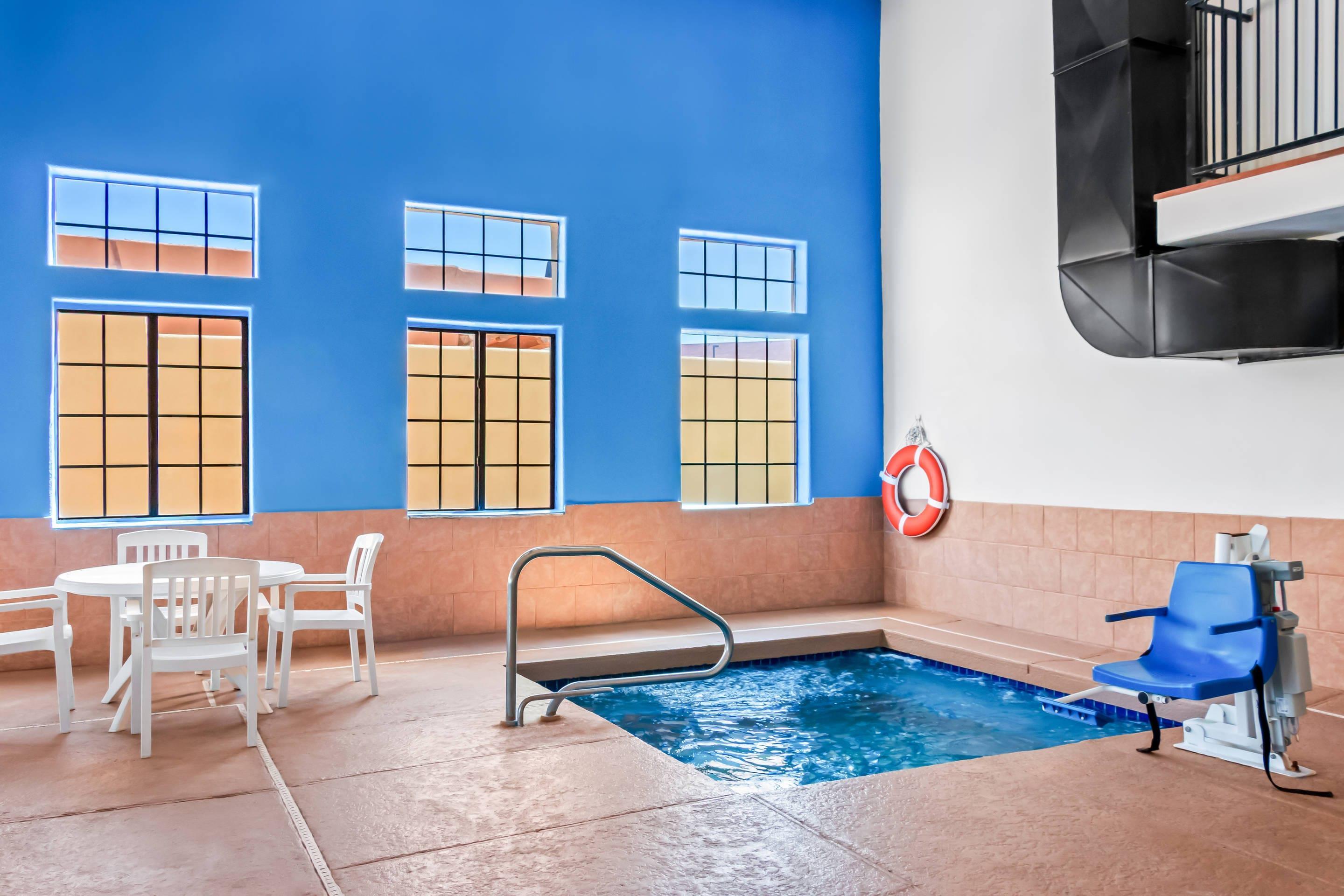 Indoor pool | Comfort Inn Santa Fe