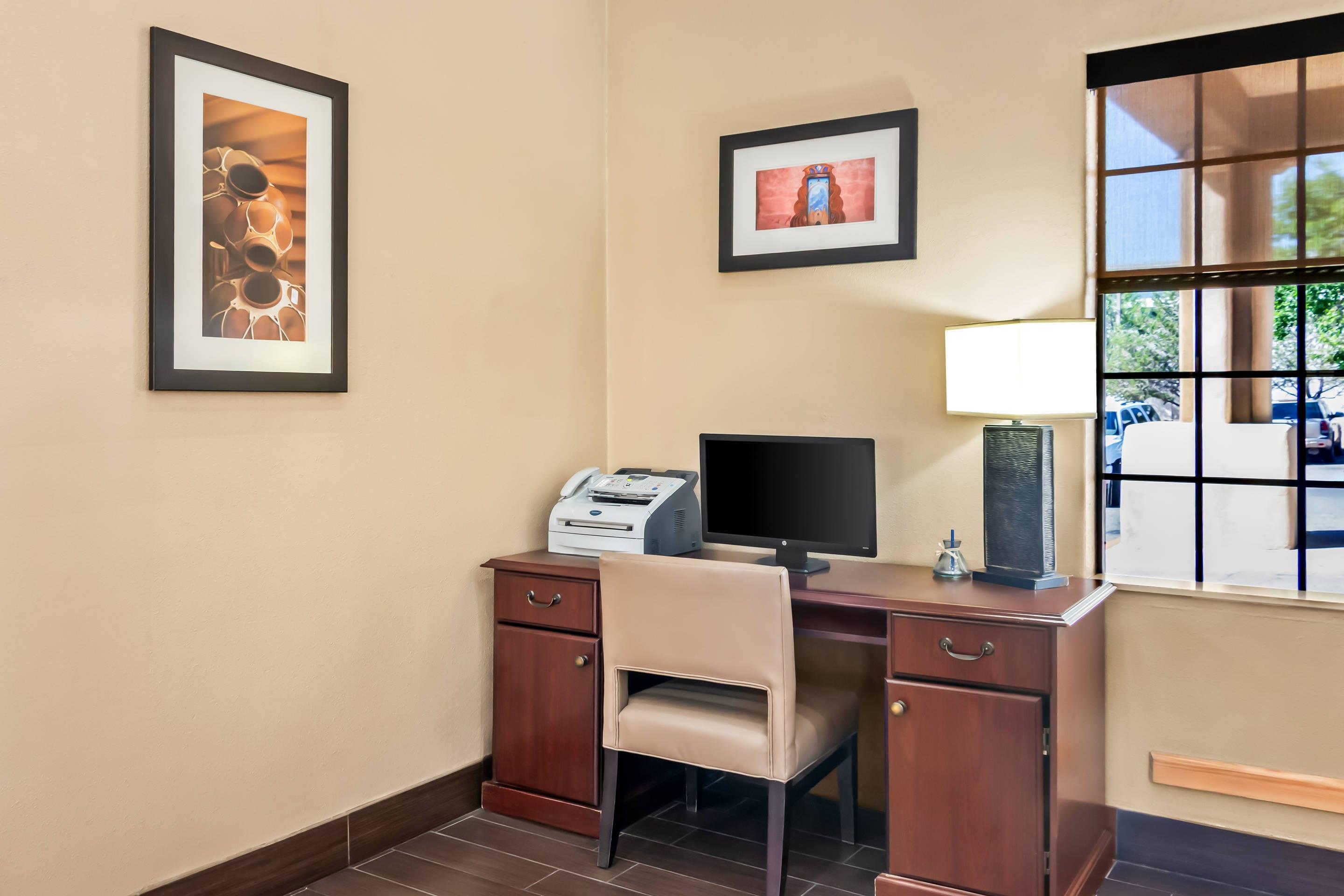 Business center | Comfort Inn Santa Fe