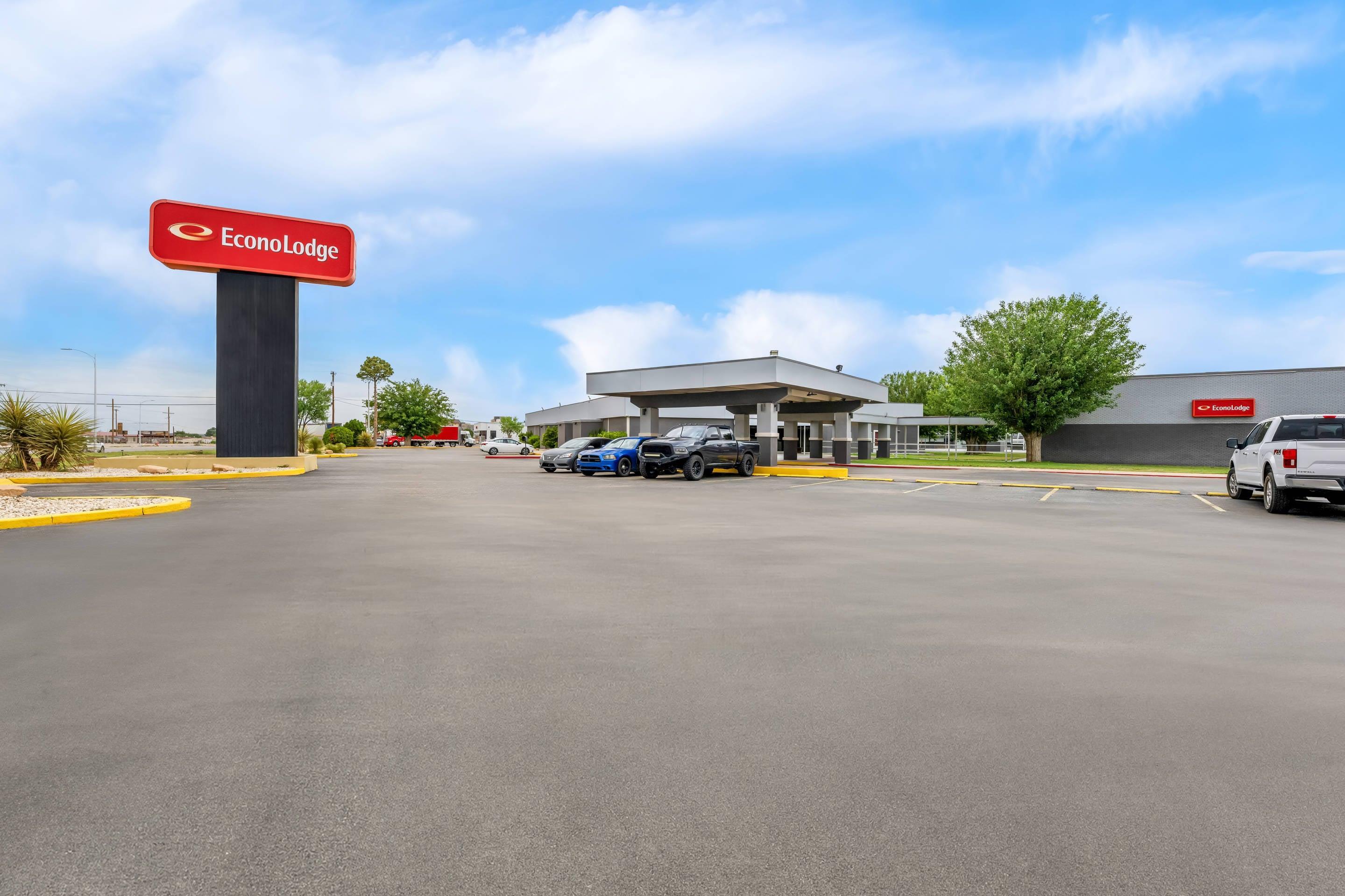 Hotel exterior | Econo Lodge Carlsbad
