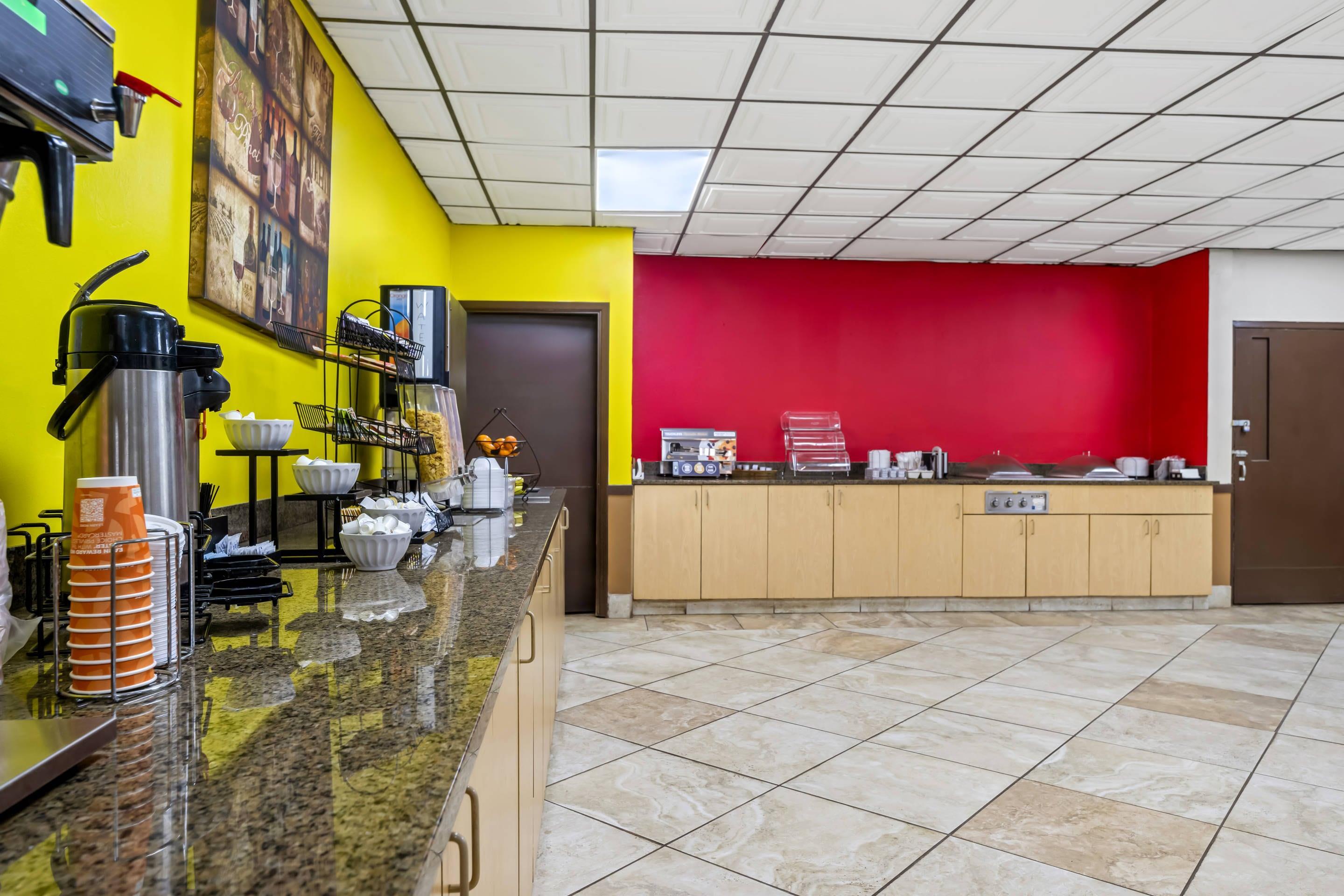 Breakfast area | Econo Lodge Carlsbad