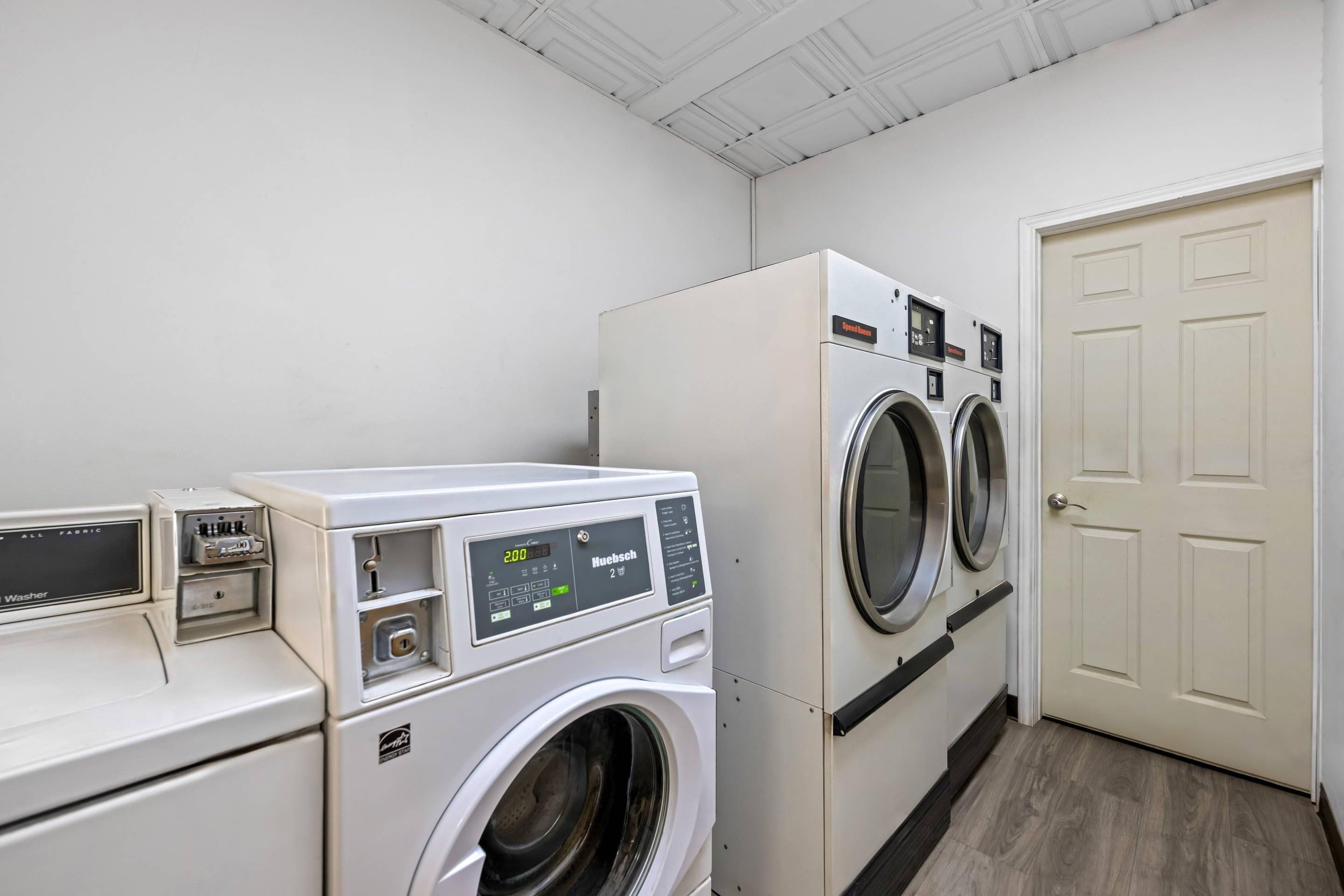 Guest laundry facilities | Econo Lodge Carlsbad