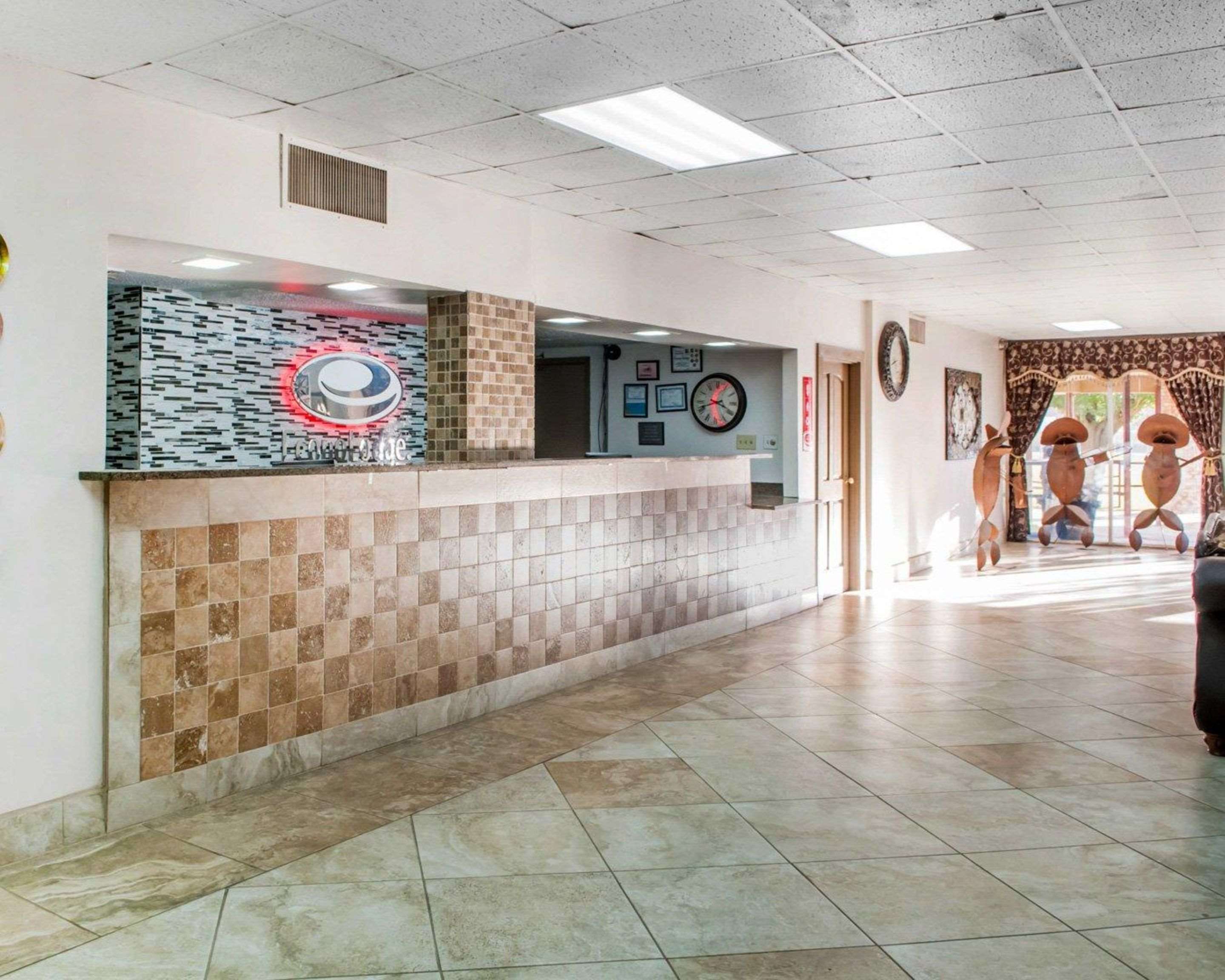 Hotel lobby | Econo Lodge Carlsbad