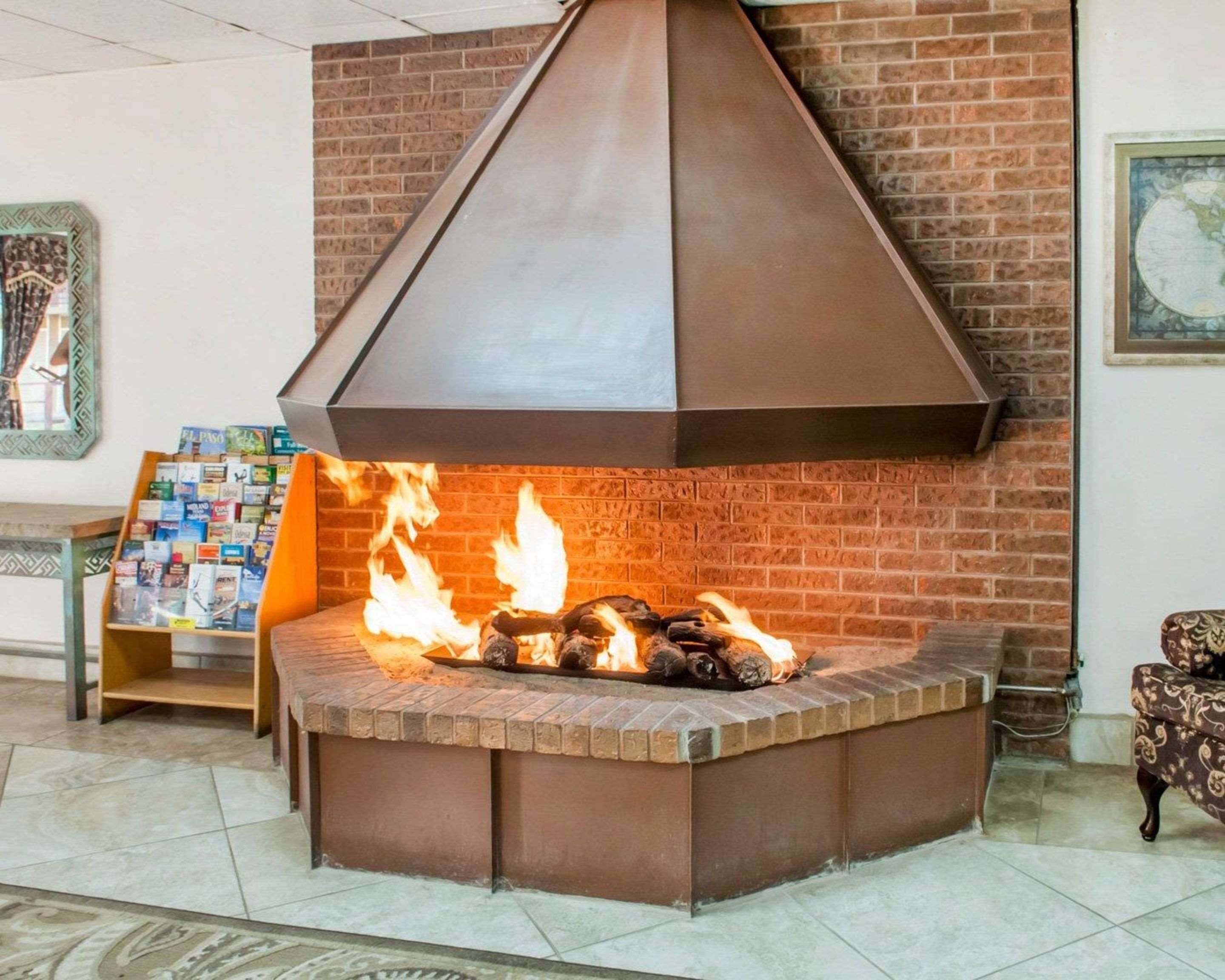 Lobby with fireplace | Econo Lodge Carlsbad