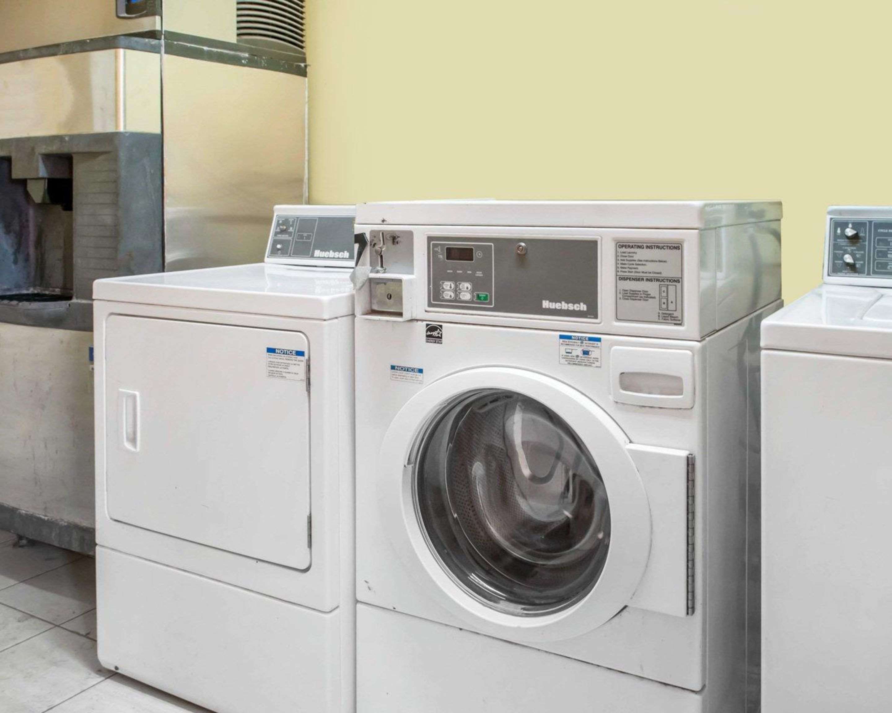 Guest laundry facilities | Econo Lodge Carlsbad