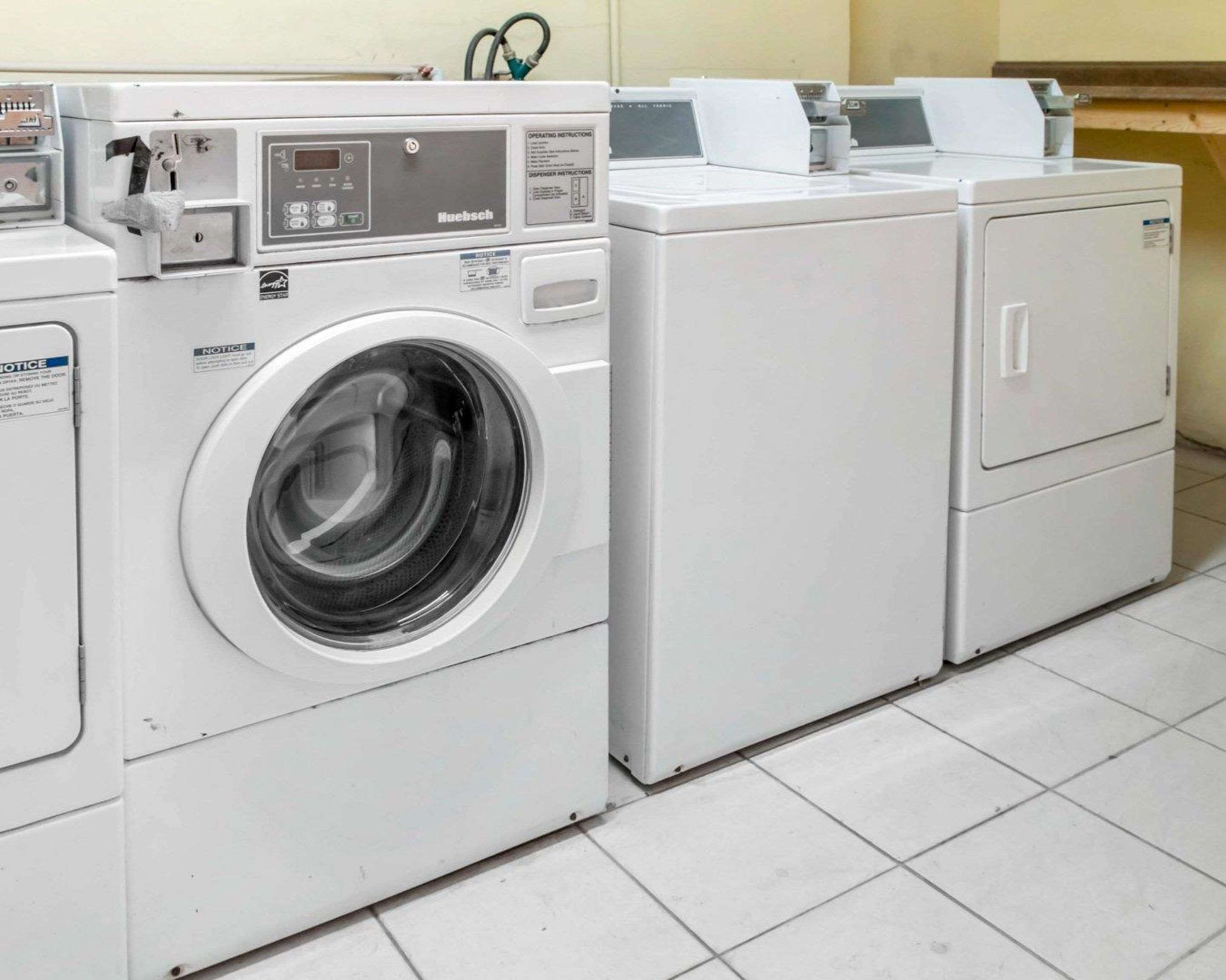 Guest laundry facilities | Econo Lodge Carlsbad
