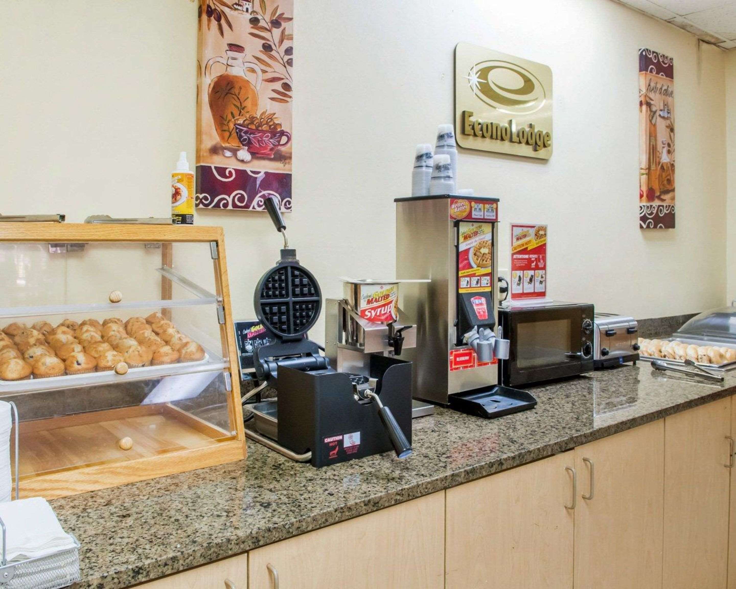 Free continental breakfast | Econo Lodge Carlsbad