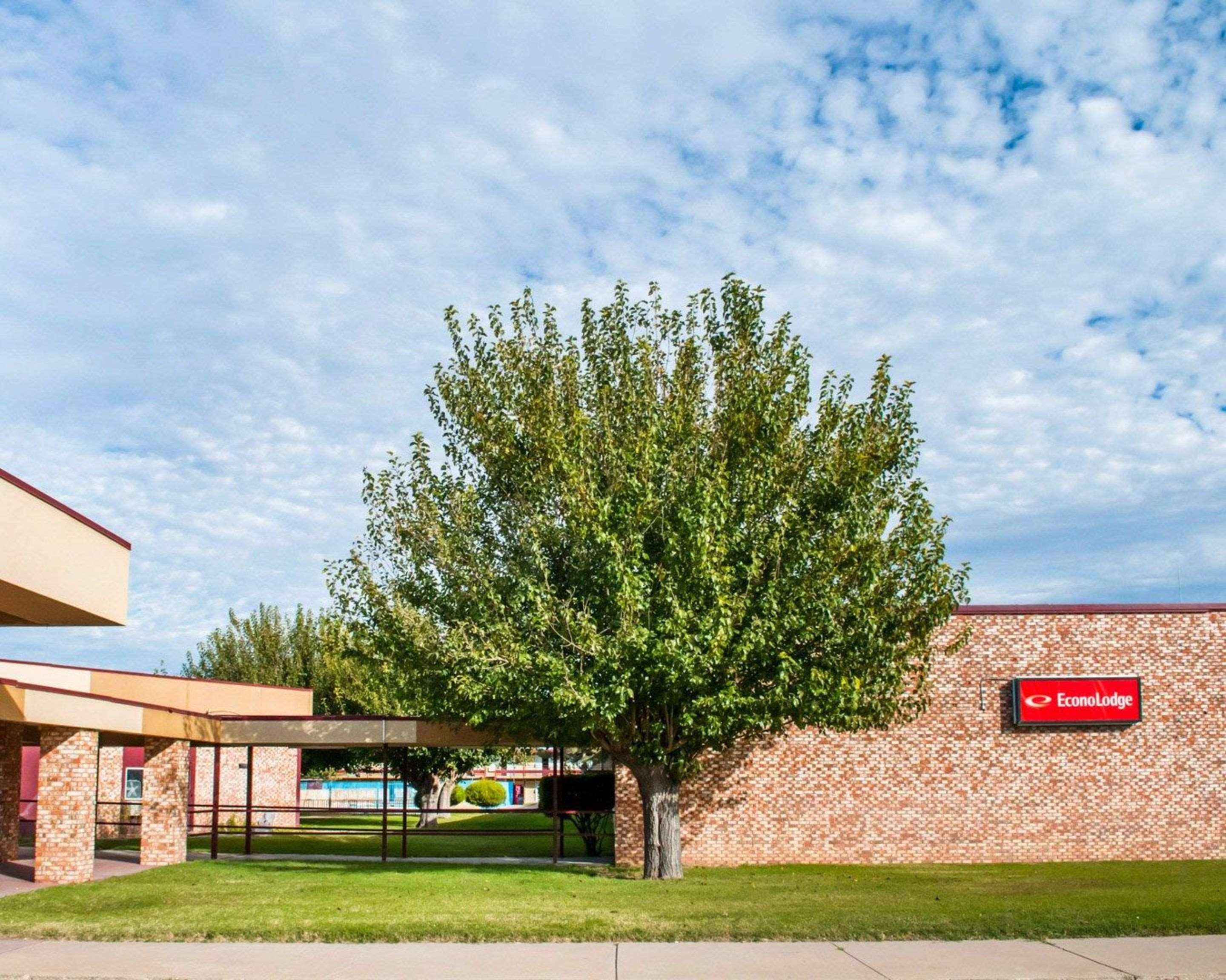 Hotel exterior | Econo Lodge Carlsbad