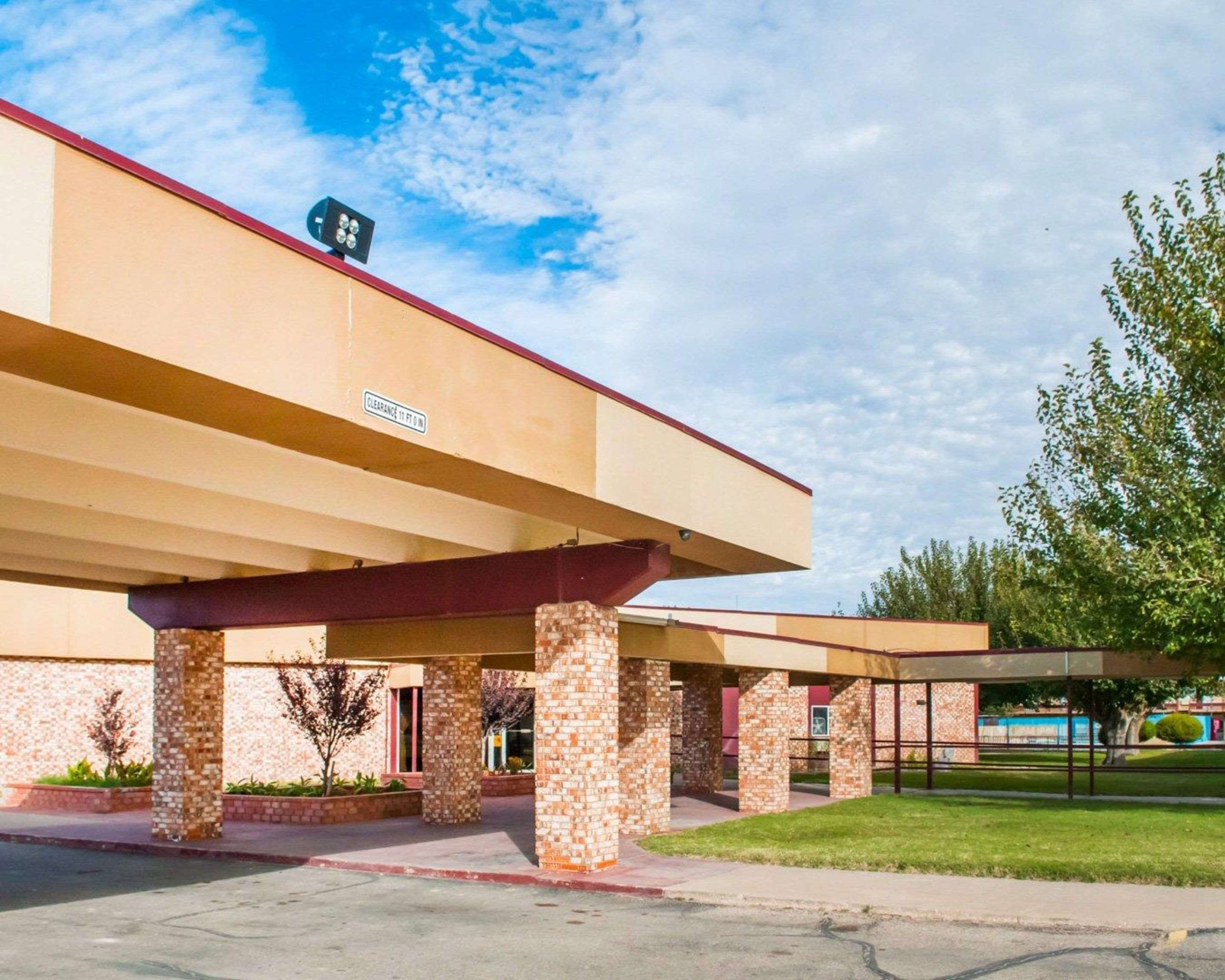 Hotel exterior | Econo Lodge Carlsbad