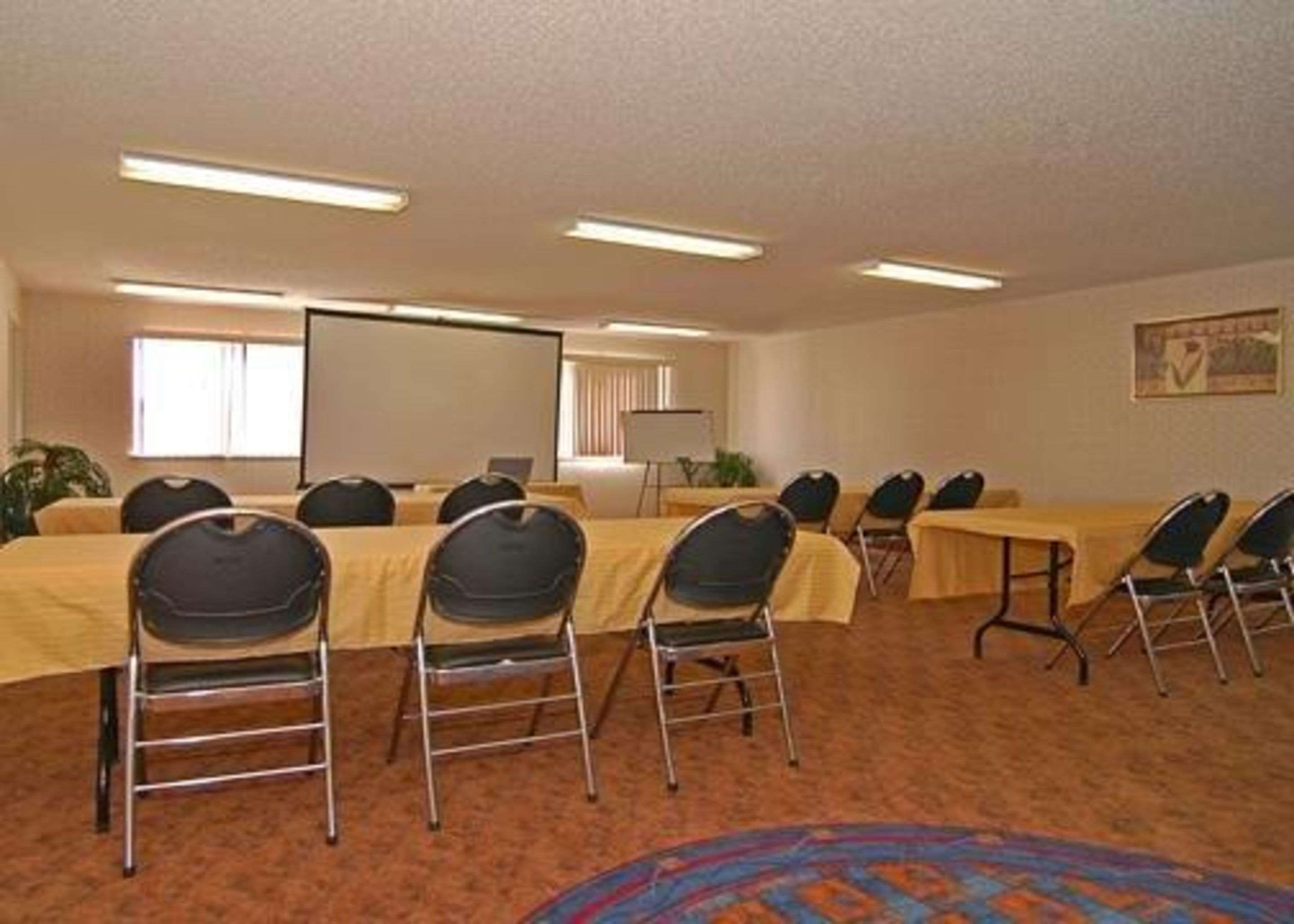 Meeting room with classroom-style setup