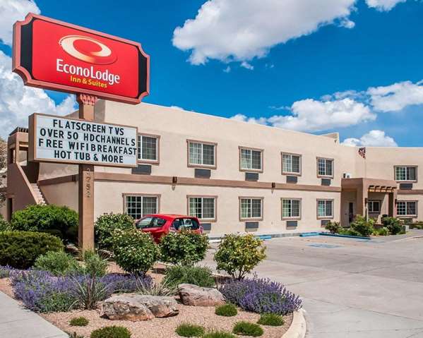 Exterior view - Econo Lodge Inn & Suites Santa Fe