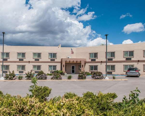 Exterior view - Econo Lodge Inn & Suites Santa Fe