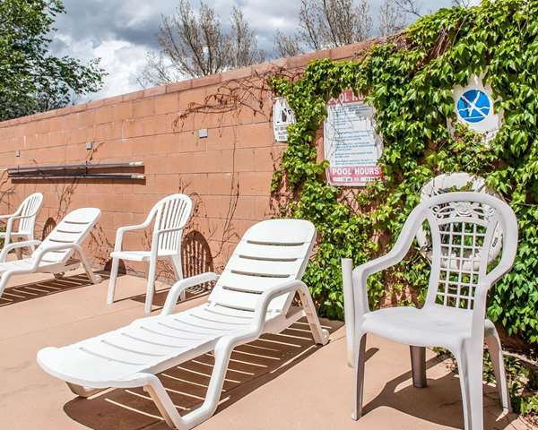 Pool - Econo Lodge Inn & Suites Santa Fe