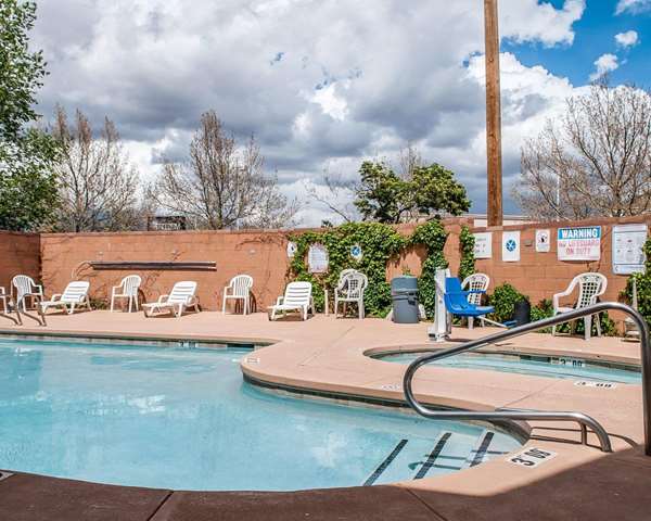 Pool - Econo Lodge Inn & Suites Santa Fe