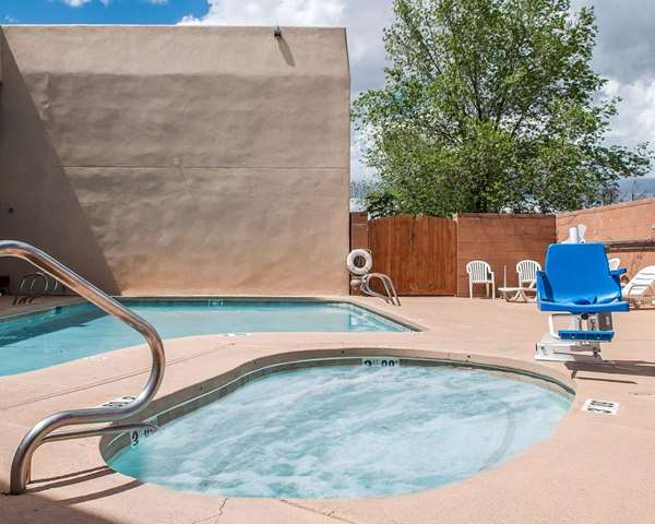 Pool - Econo Lodge Inn & Suites Santa Fe