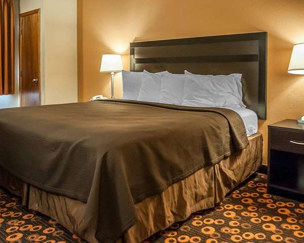  - Econo Lodge Inn & Suites Santa Fe