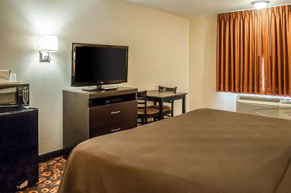  - Econo Lodge Inn & Suites Santa Fe