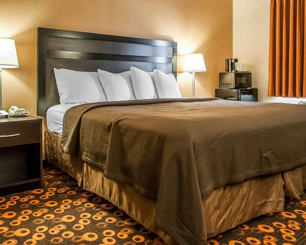  - Econo Lodge Inn & Suites Santa Fe