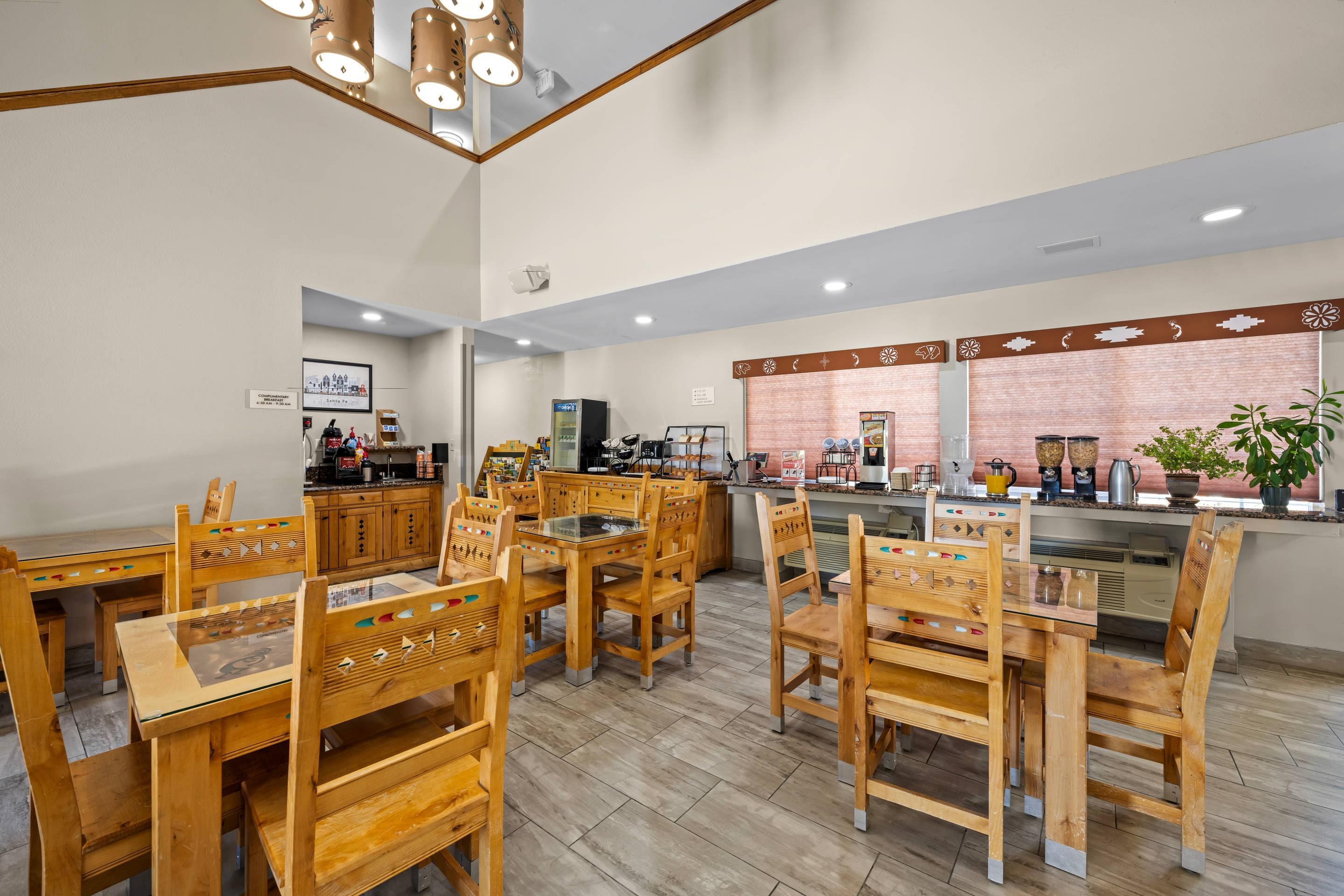 Breakfast area | Econo Lodge Inn & Suites
