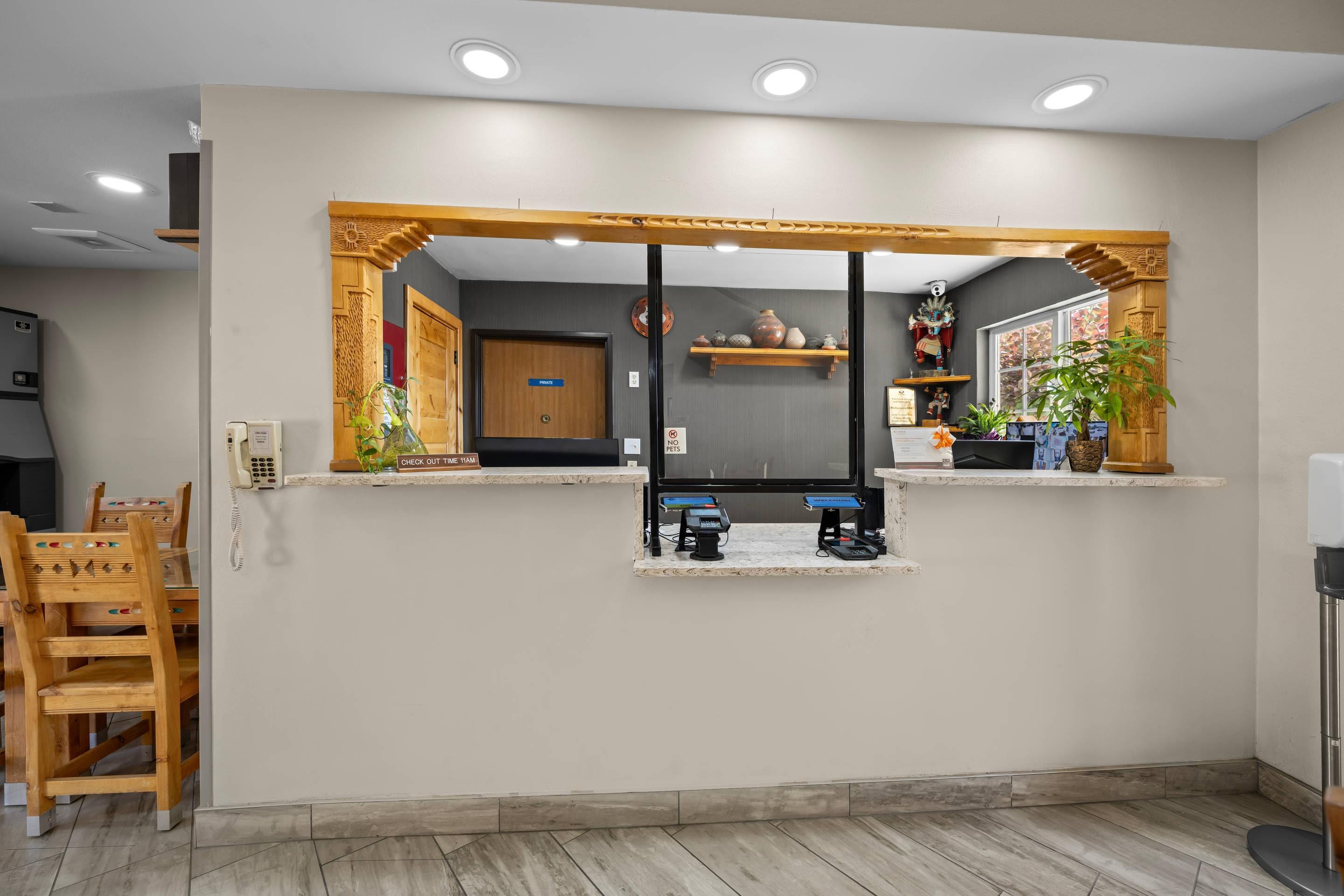 Hotel lobby | Econo Lodge Inn & Suites