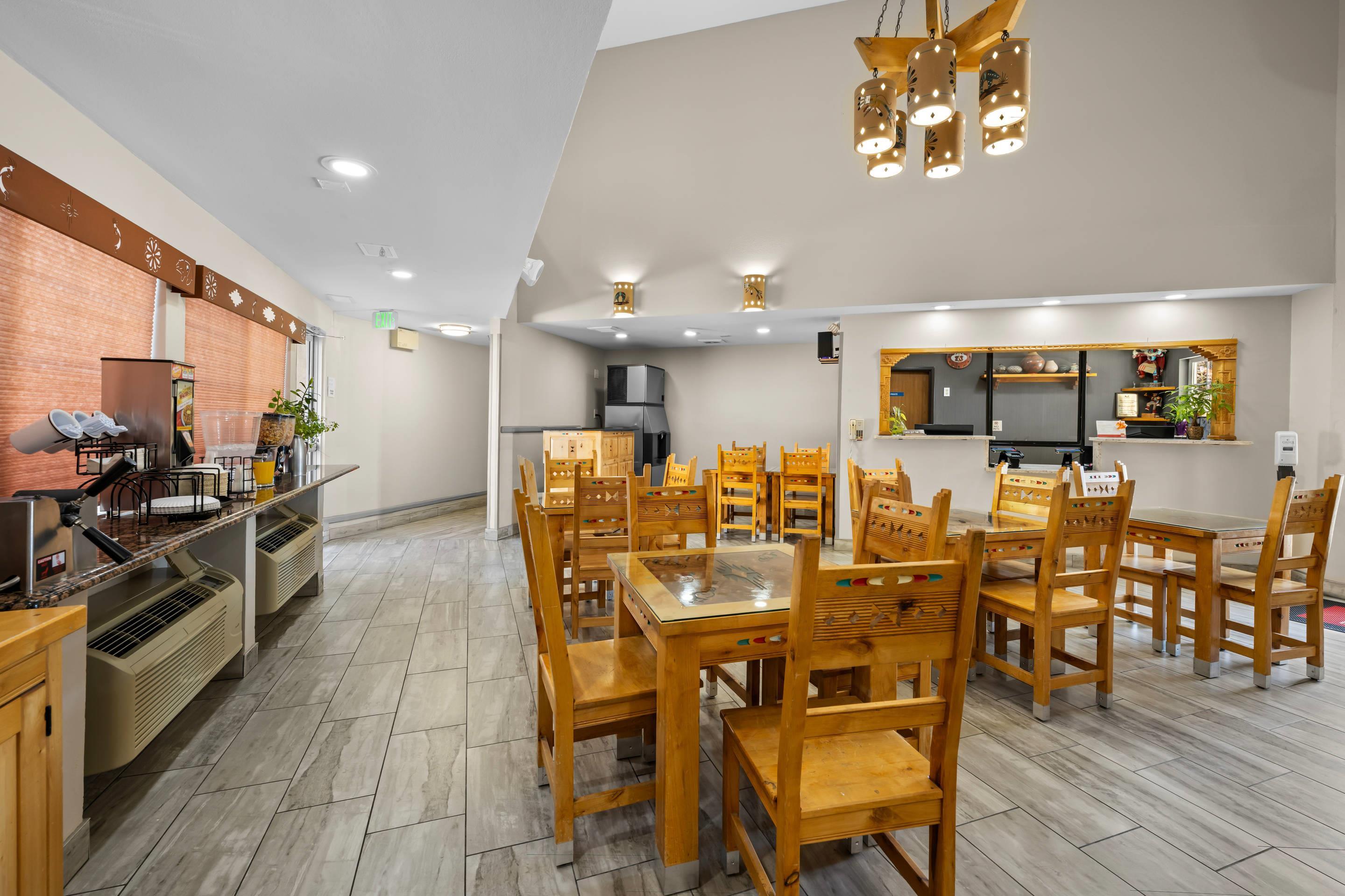 Breakfast area | Econo Lodge Inn & Suites