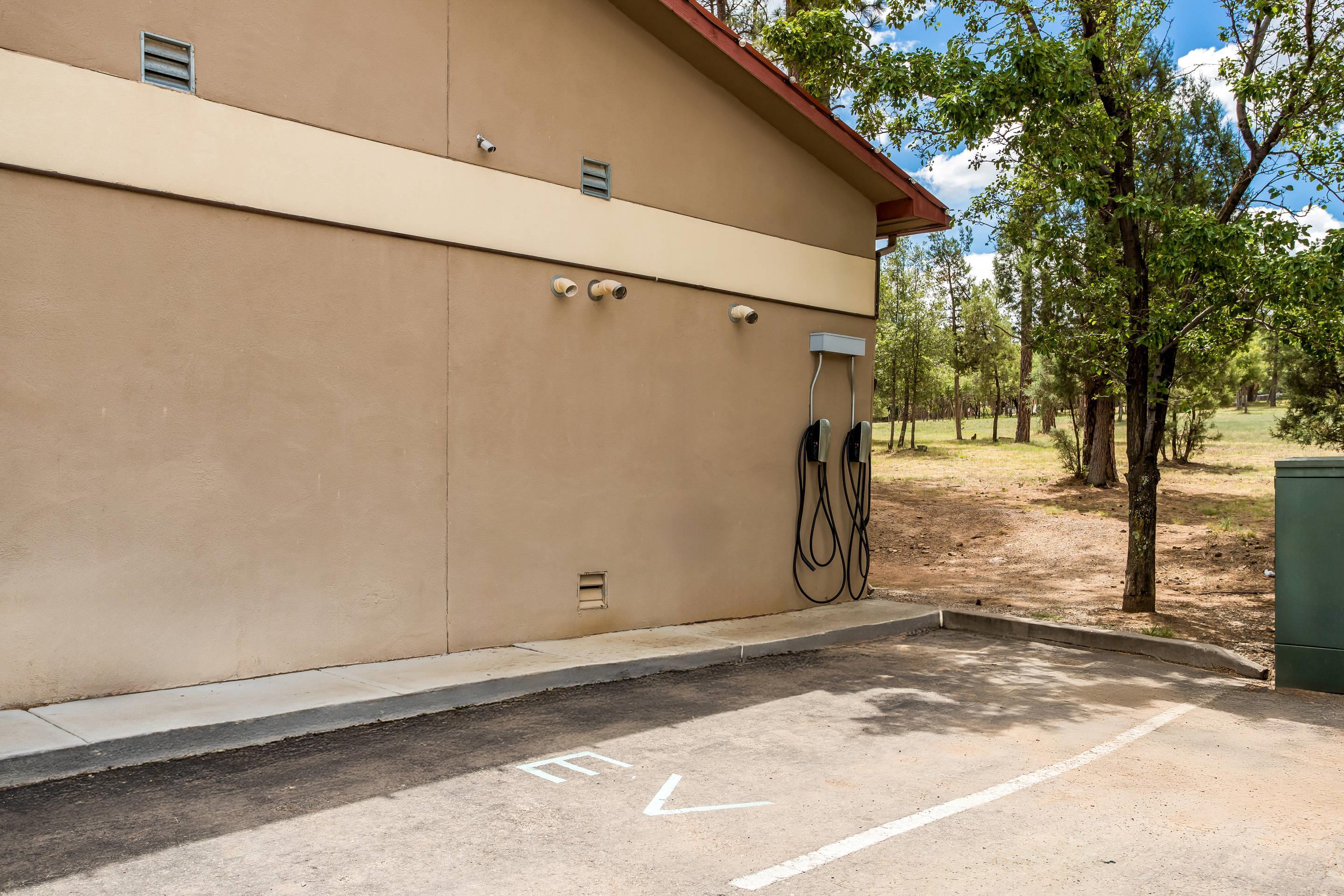 Electric vehicle charging station | Comfort Inn & Suites Midtown