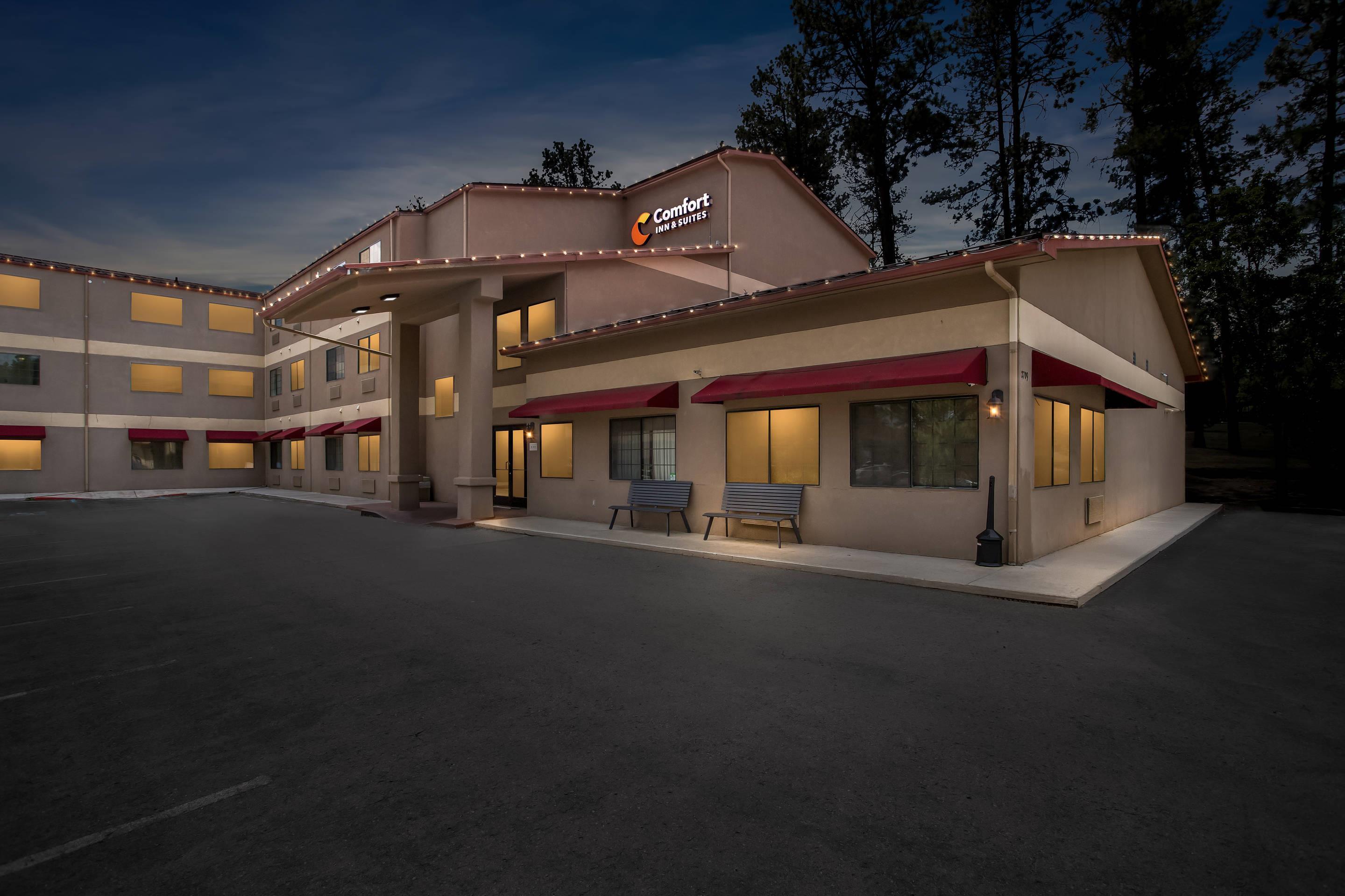Hotel at night | Comfort Inn & Suites Midtown