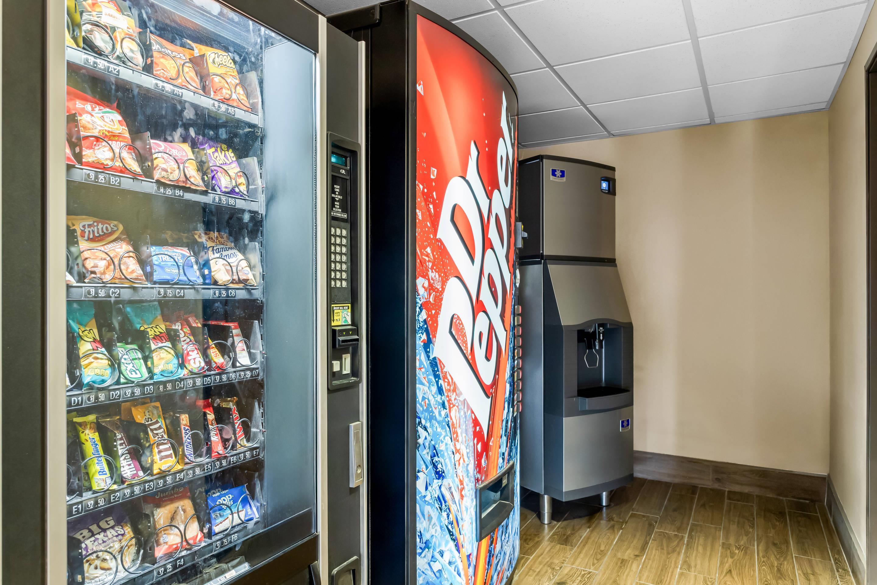 Hotel vending area | Comfort Inn & Suites Midtown