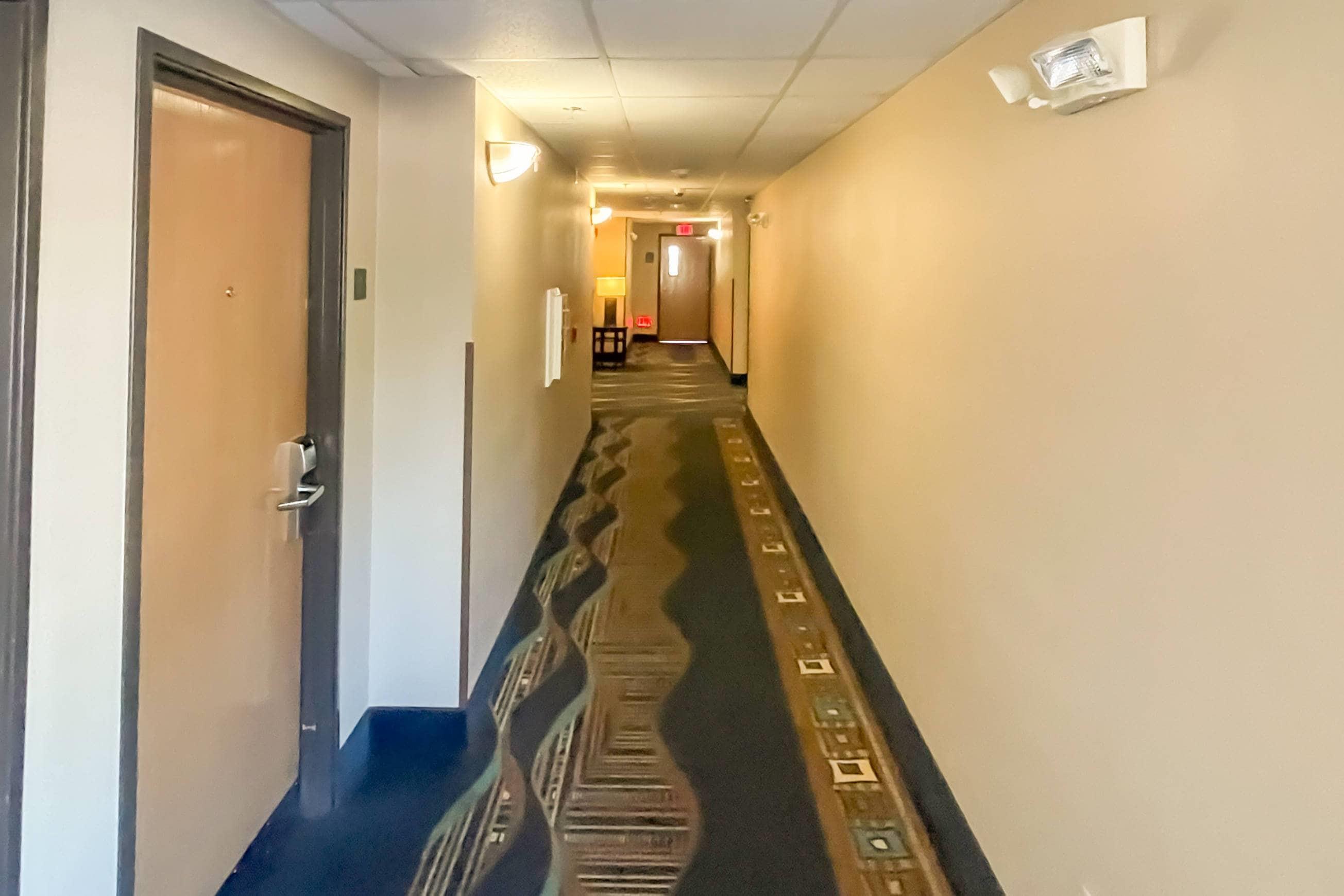 Hallway | Comfort Inn & Suites Midtown