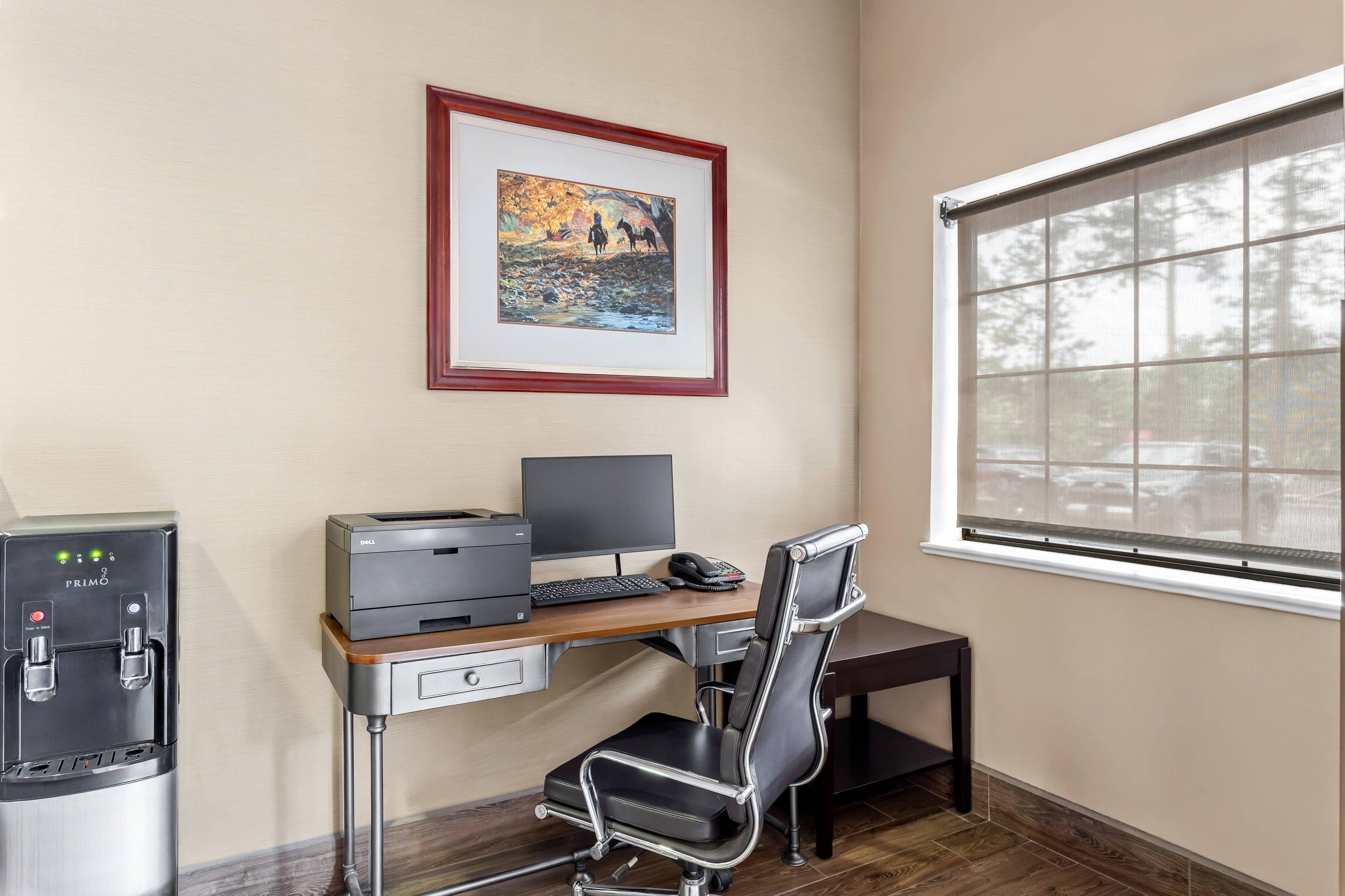 Business center | Comfort Inn & Suites Midtown