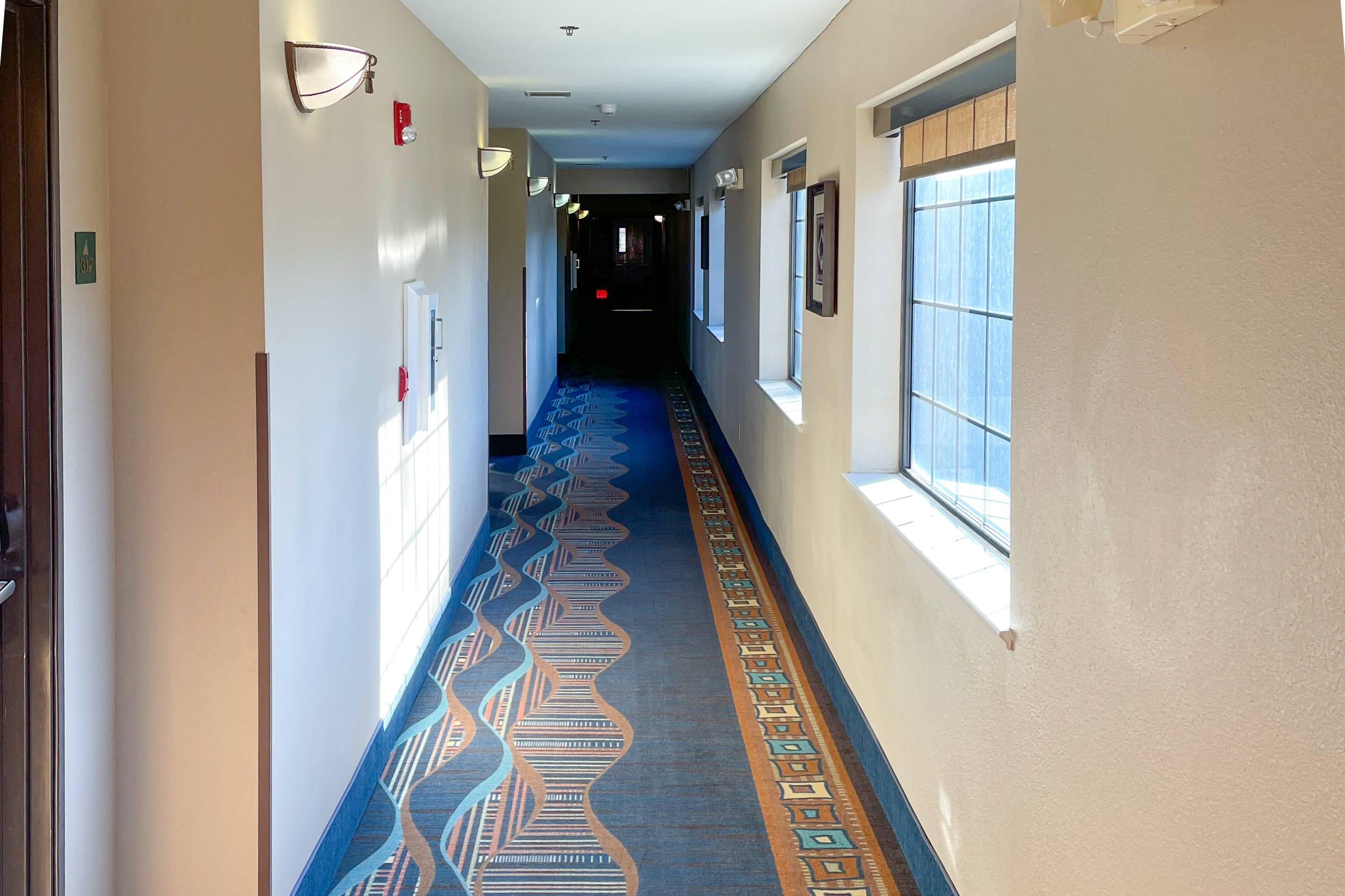 Hallway | Comfort Inn & Suites Midtown