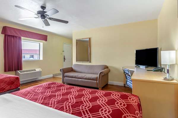  - Econo Lodge Clovis