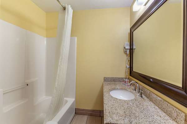  - Econo Lodge Clovis