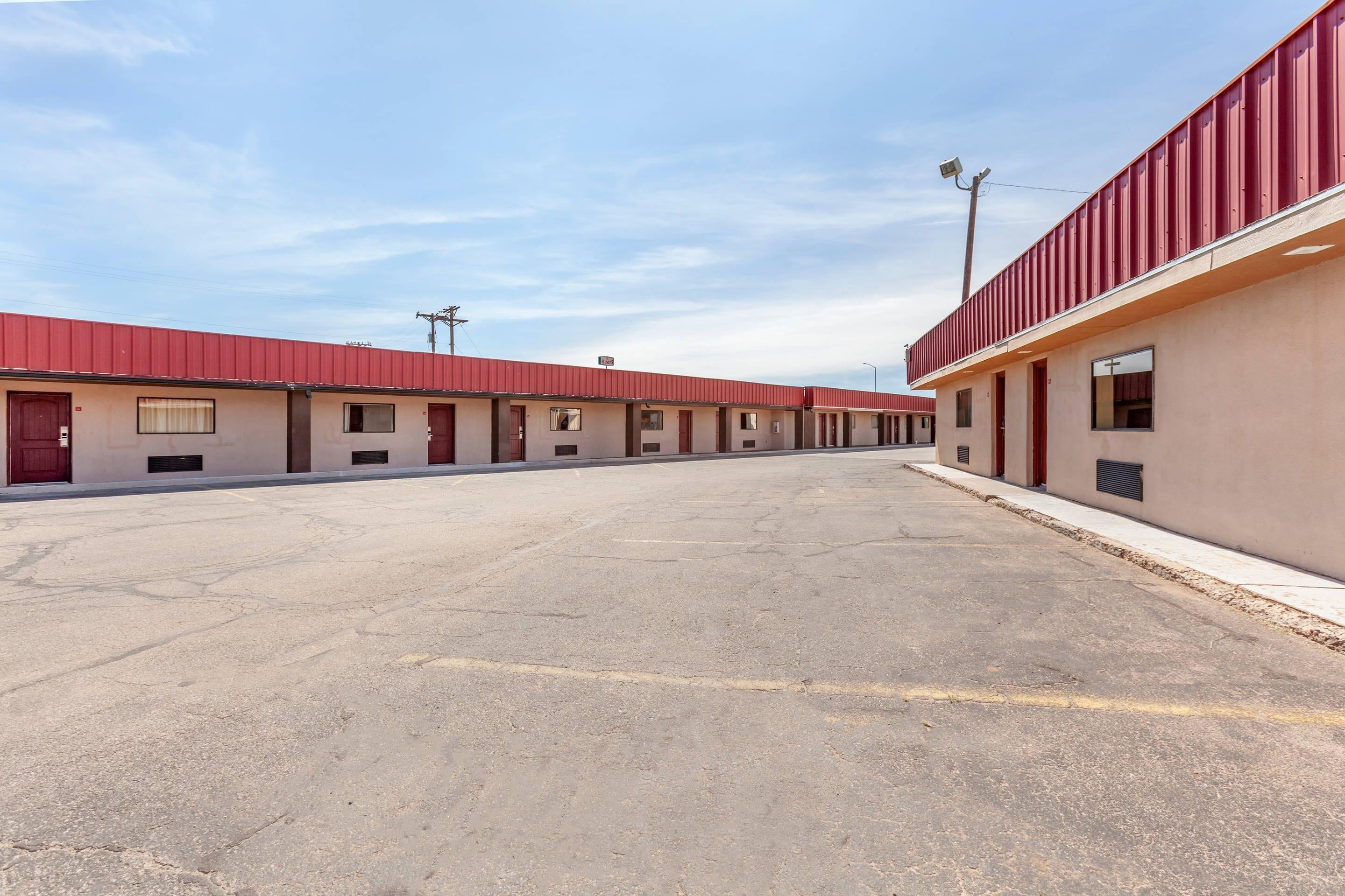 Hotel exterior | Econo Lodge Clovis
