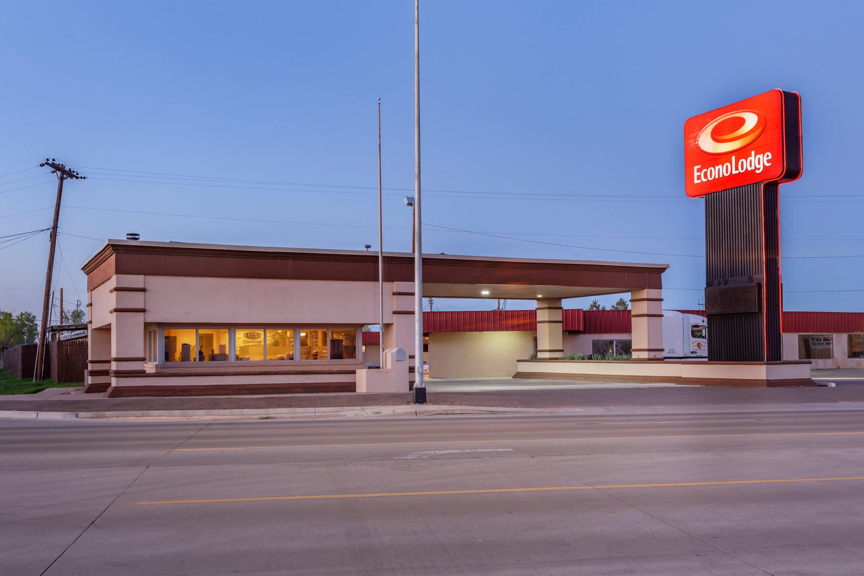 Hotel exterior | Econo Lodge Clovis