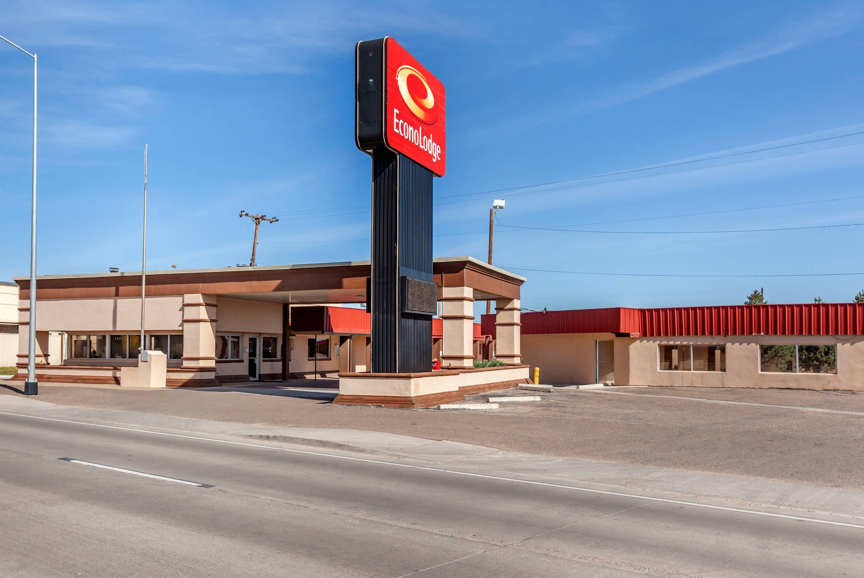Hotel exterior | Econo Lodge Clovis