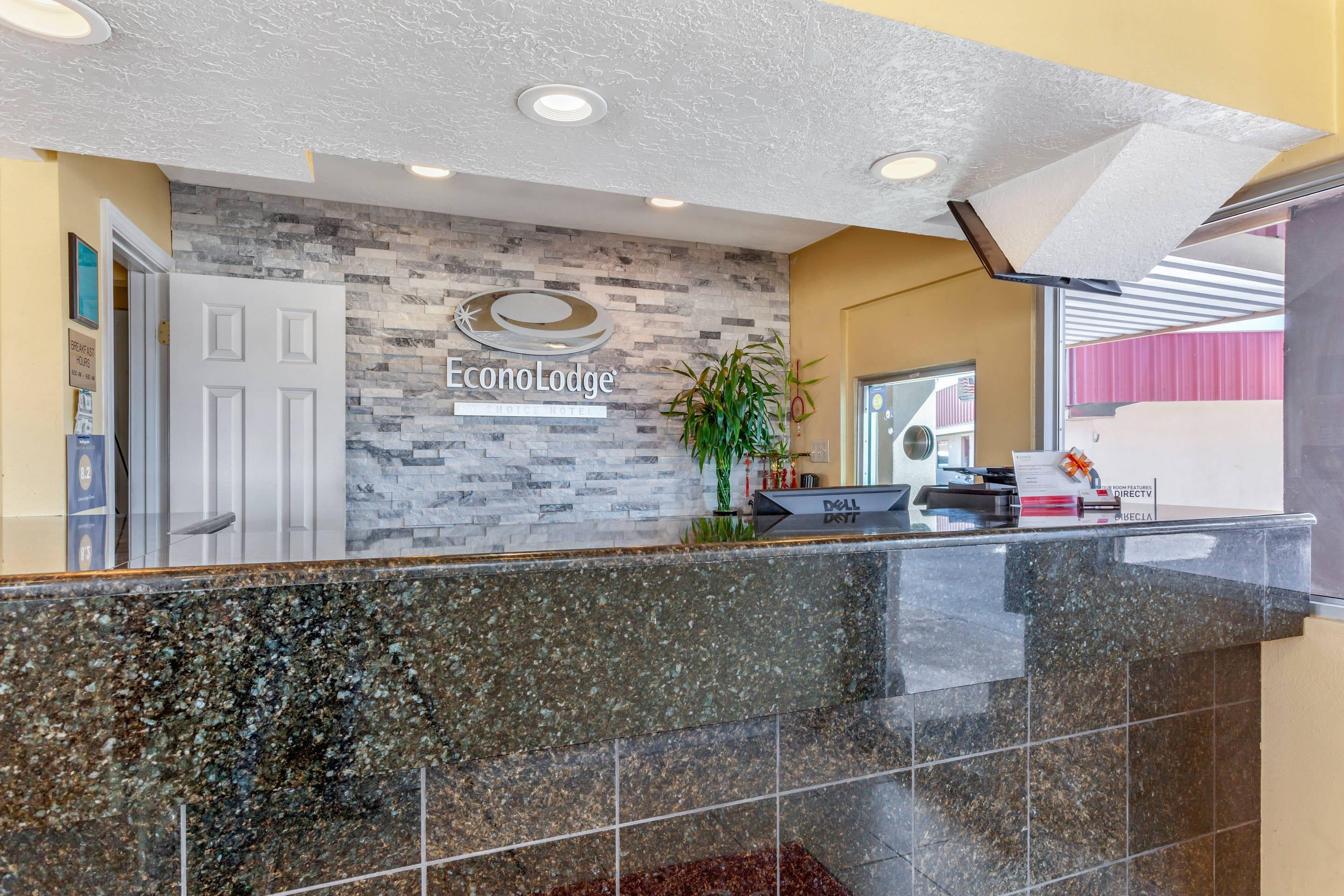 Front desk | Econo Lodge Clovis
