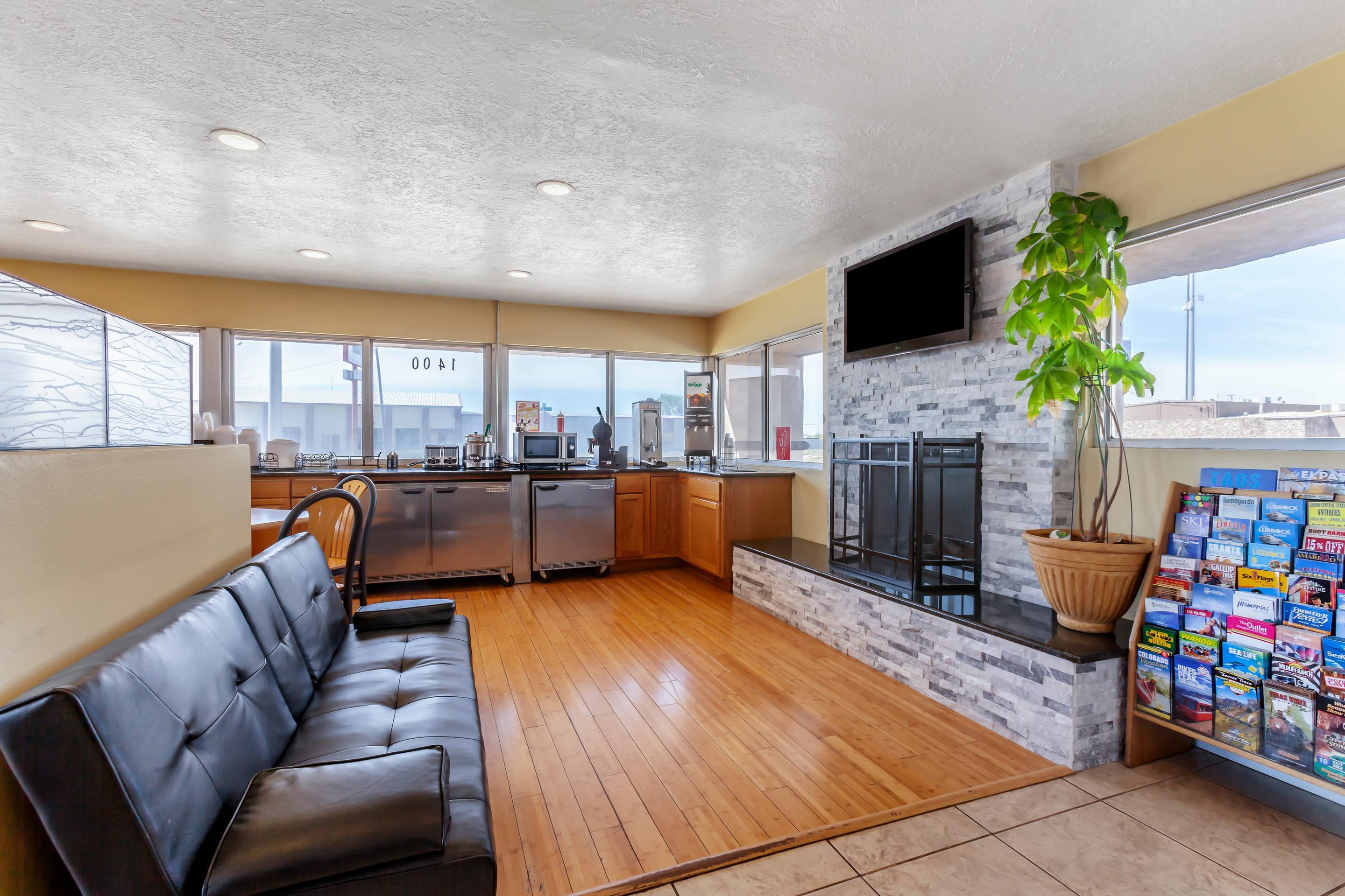 Front desk | Econo Lodge Clovis