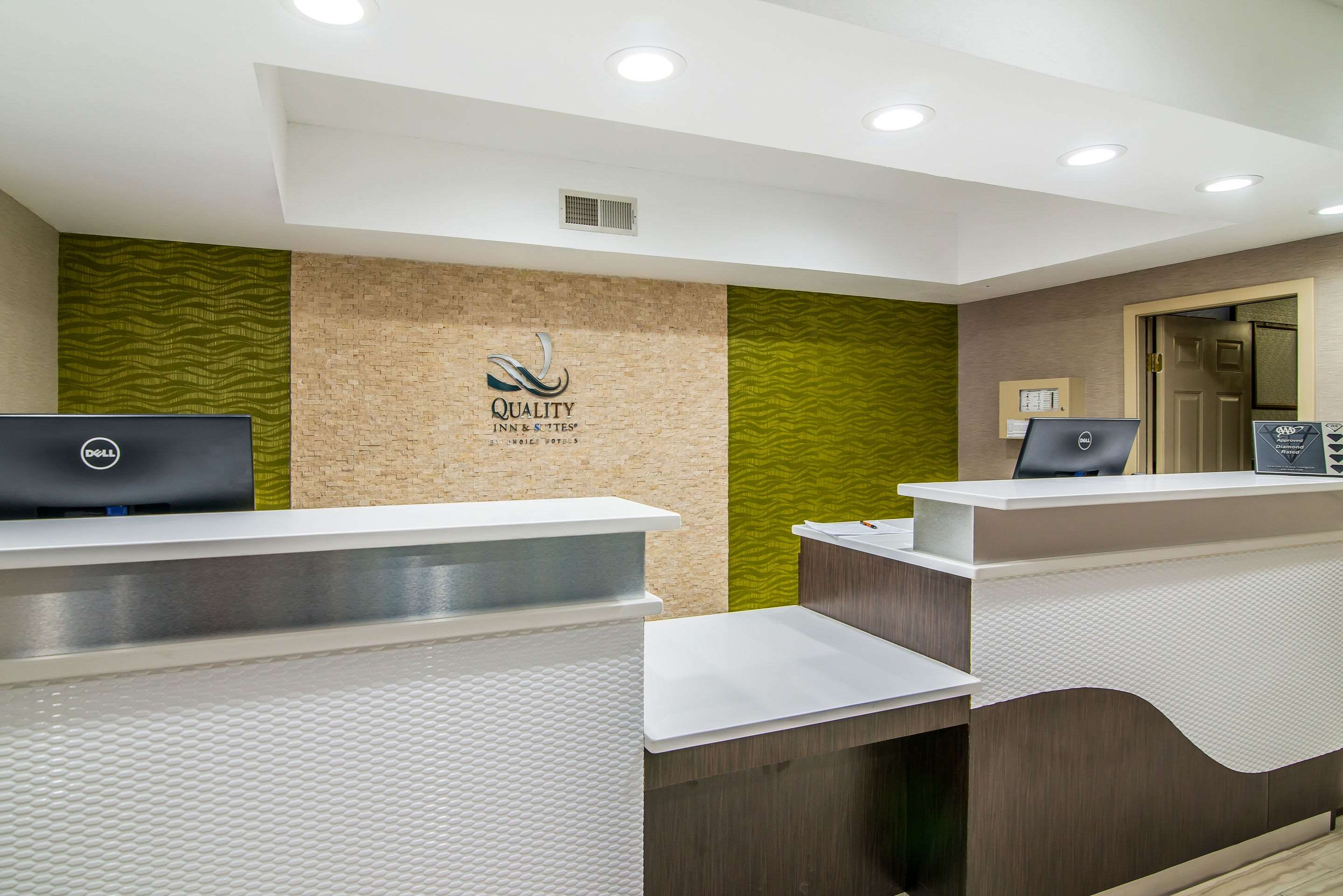 Front desk | Quality Inn & Suites Near White Sands National Monument