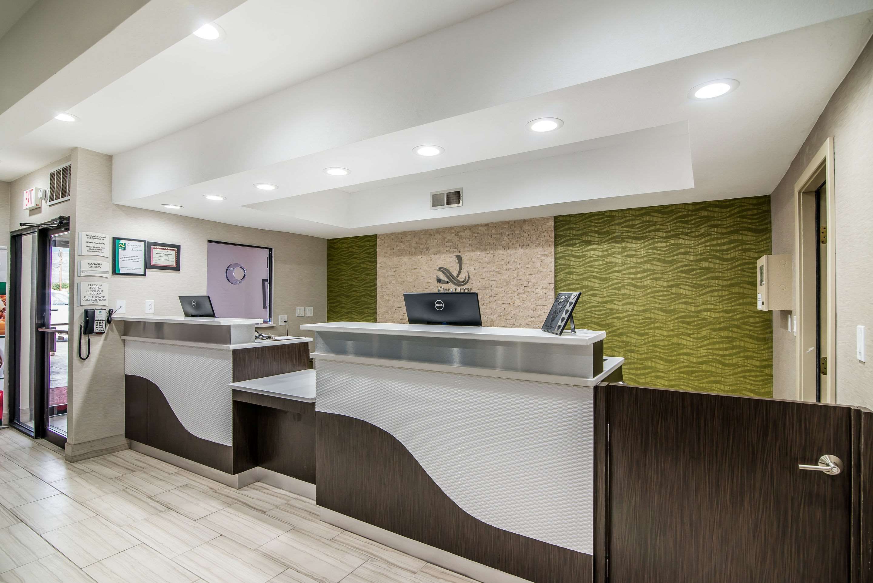 Hotel lobby | Quality Inn & Suites Near White Sands National Monument