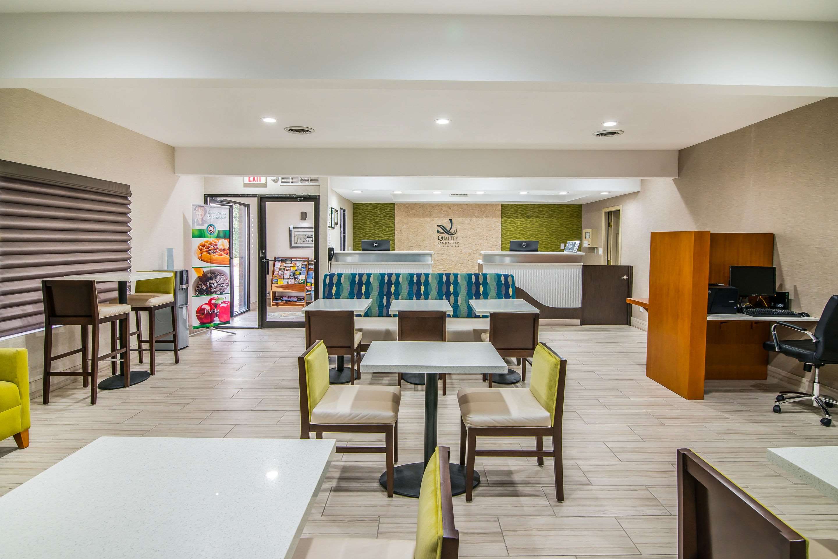 Enjoy breakfast in this seating area | Quality Inn & Suites Near White Sands National Monument
