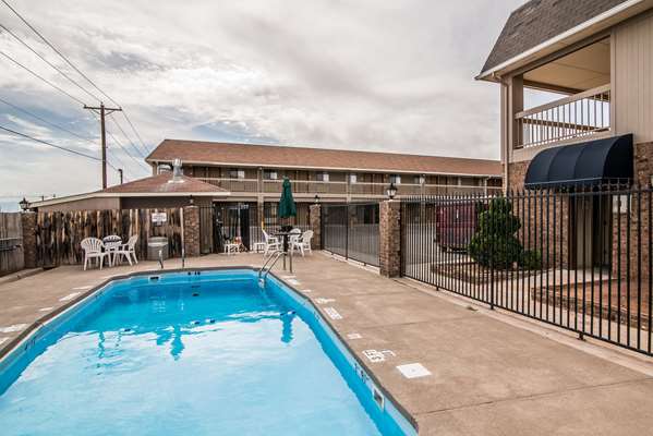 Pool - Quality Inn & Suites Alamogordo