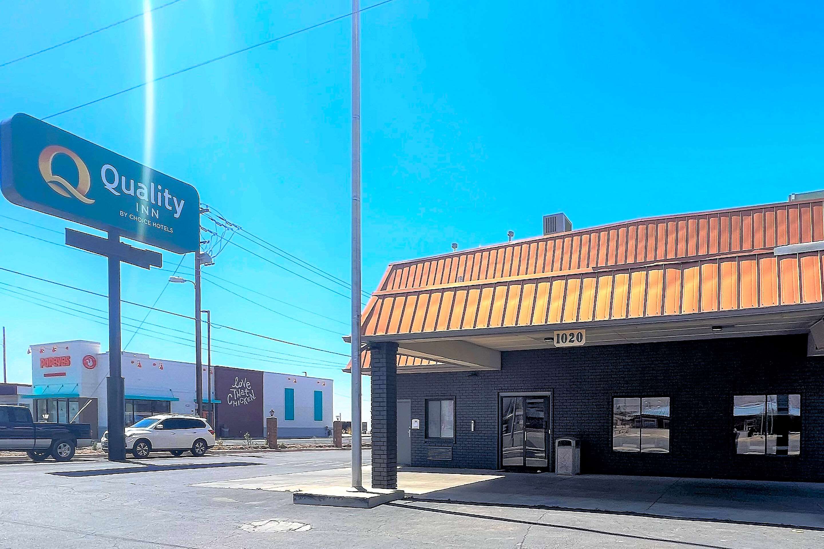 Hotel exterior | Quality Inn & Suites Near White Sands National Monument