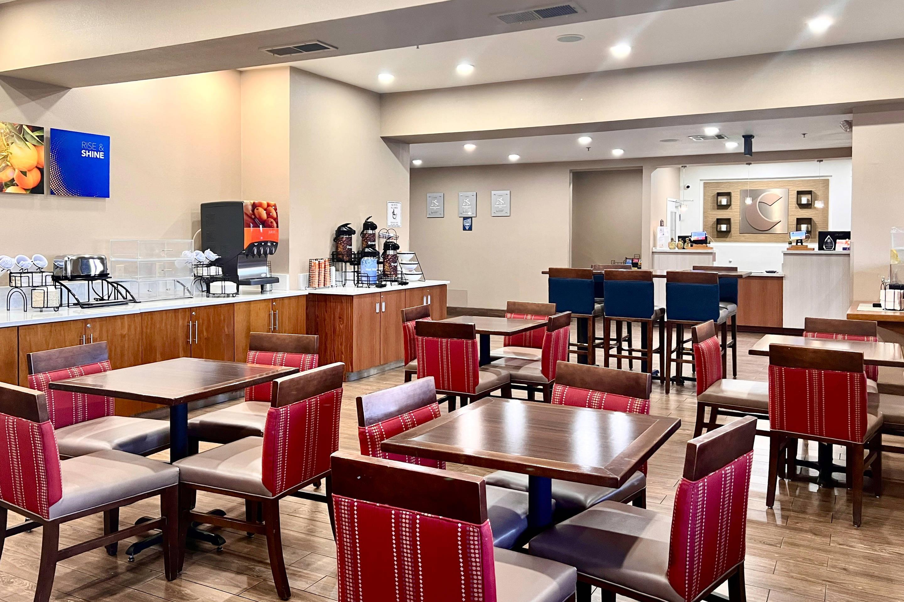 Enjoy breakfast in this seating area | Comfort Inn & Suites Las Cruces Mesilla