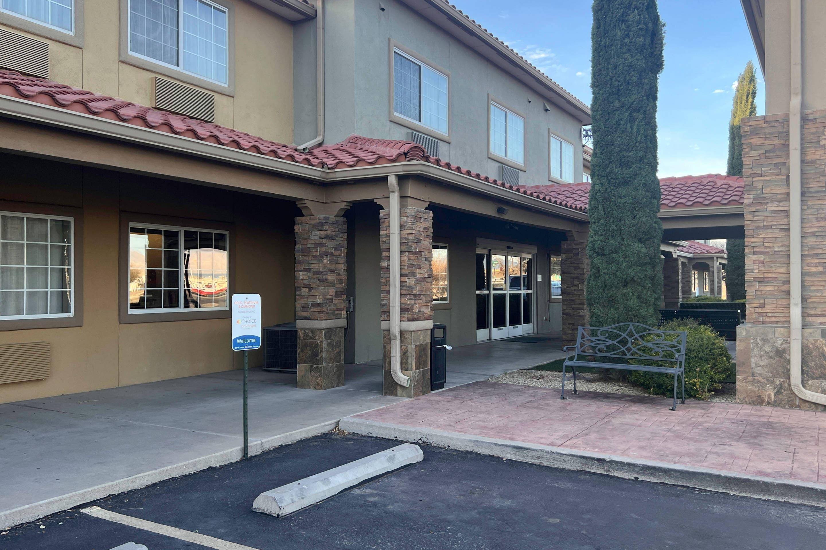 Parking Area | Comfort Inn & Suites Las Cruces Mesilla